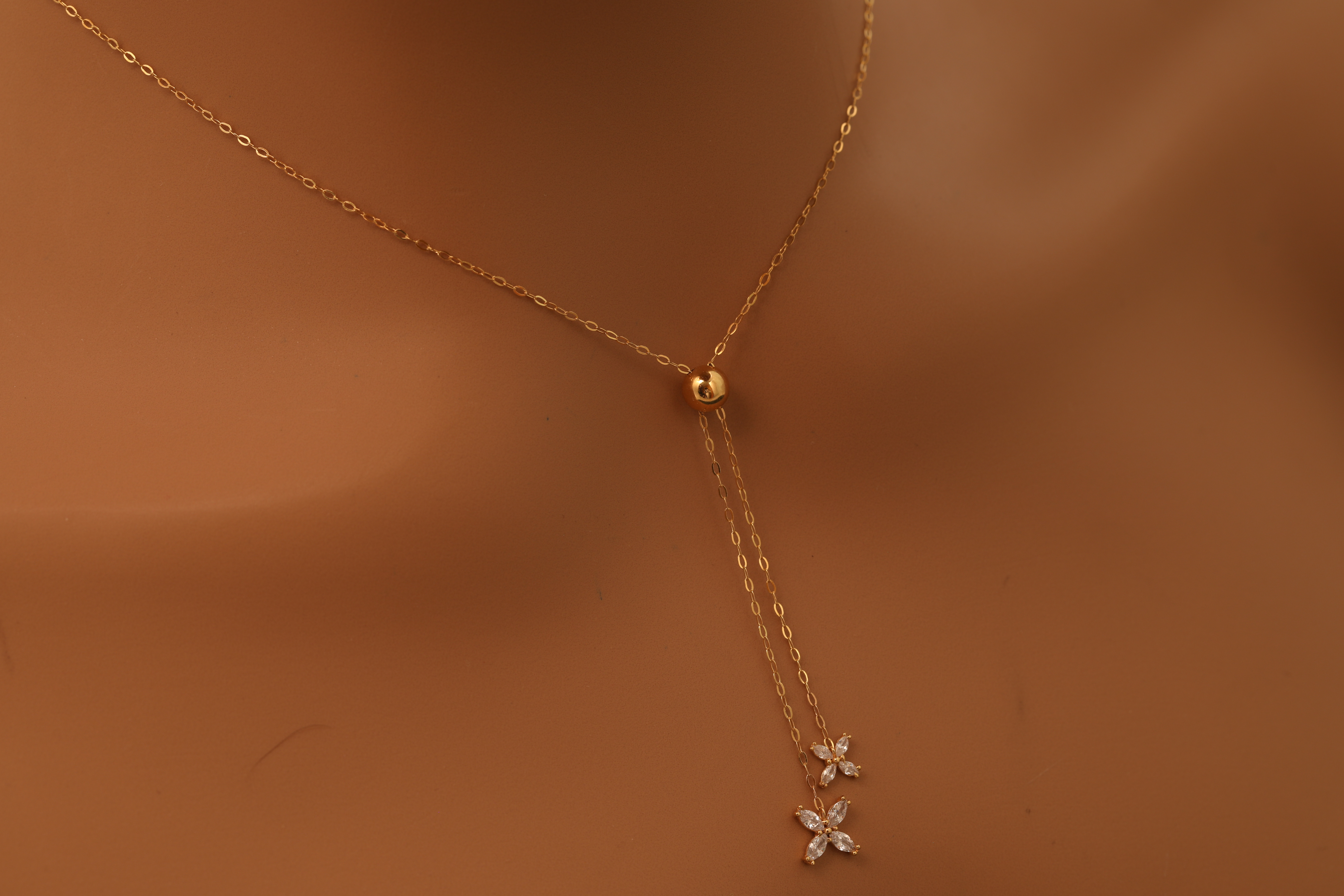 عقد FLOWER ذهب عيار21 الوزن 1.92 تقريبا