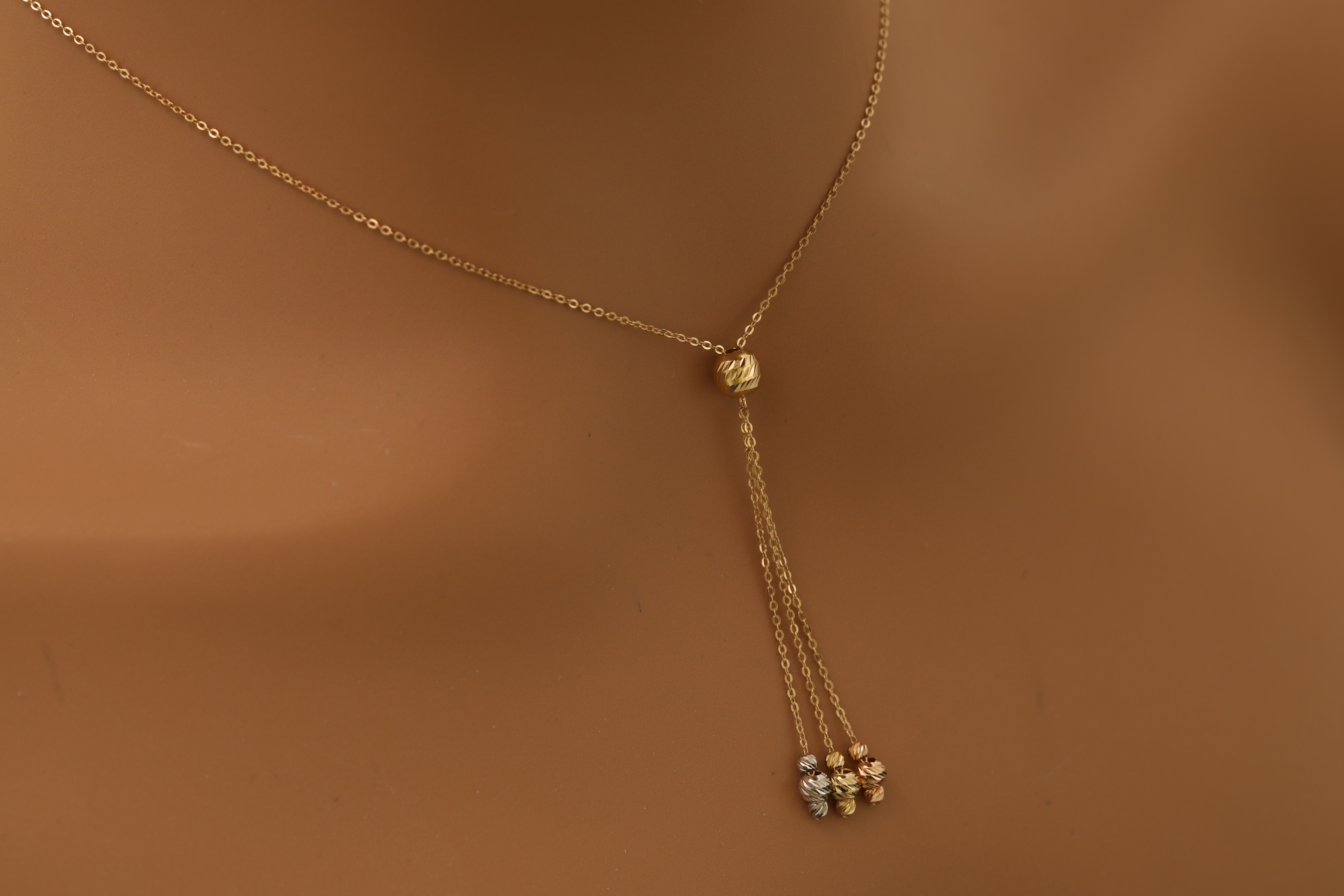 Delicate gold necklace with scattered diamond pieces