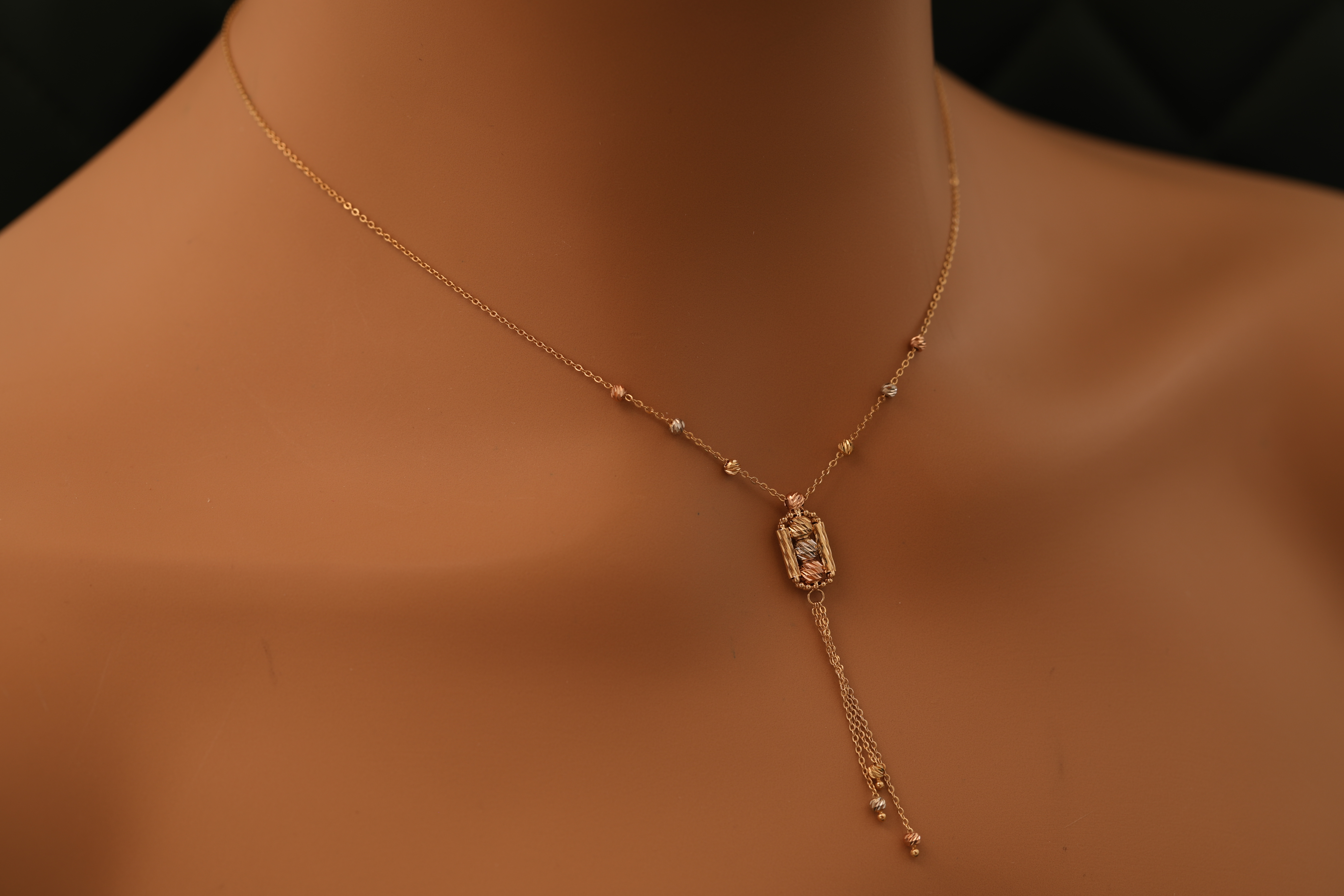  عقد ذهب فخمه عيار 18 