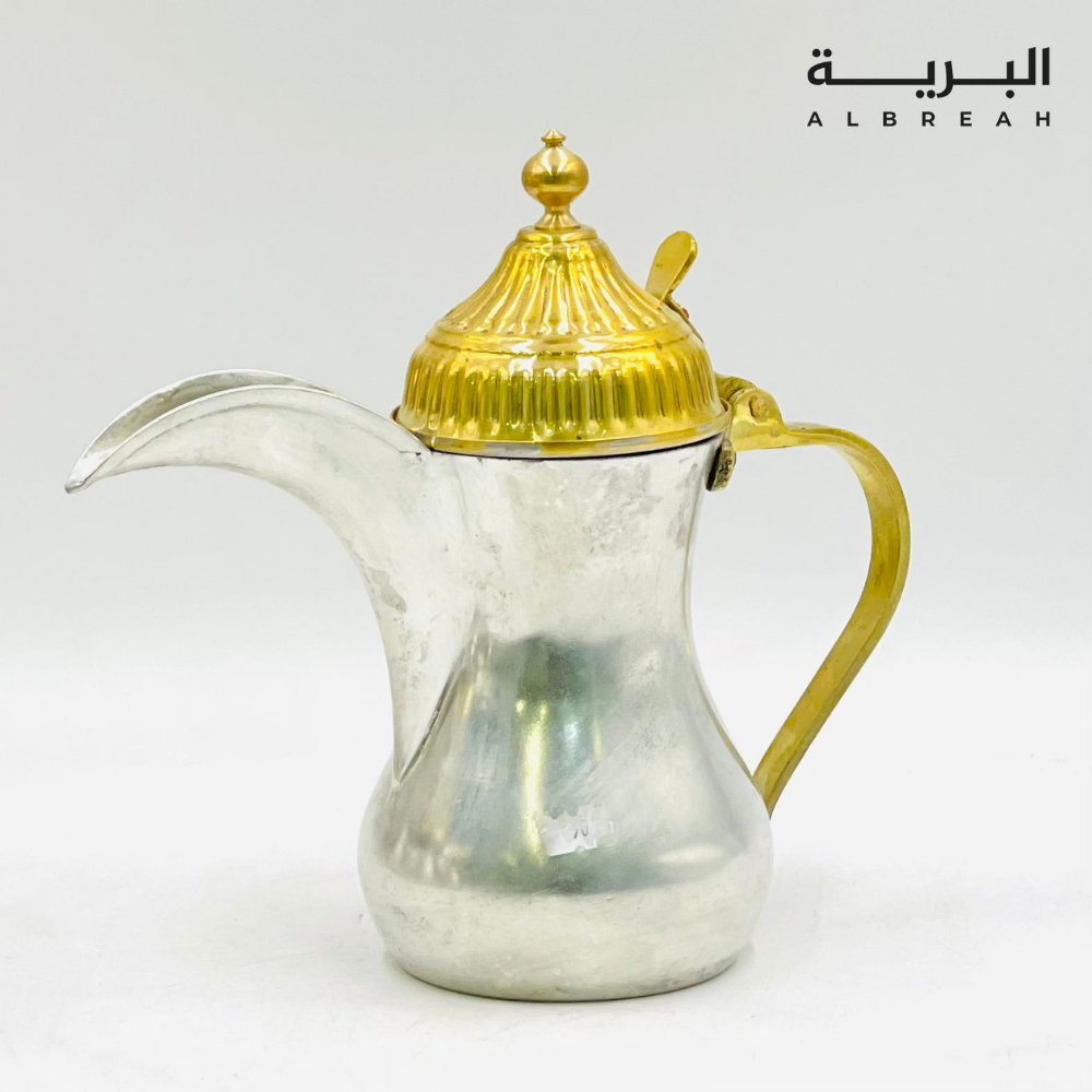  دلة نحاس سوري (رأس منقوش) 