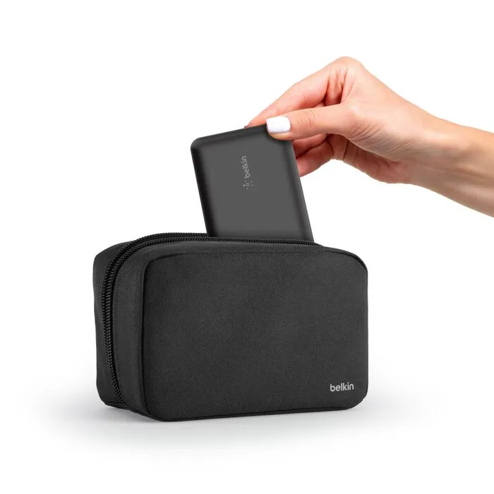 باقة Belkin BoostCharge – باور بانك 10K + شاحن جداري 25W + كابل USB-C وحقيبة سفر