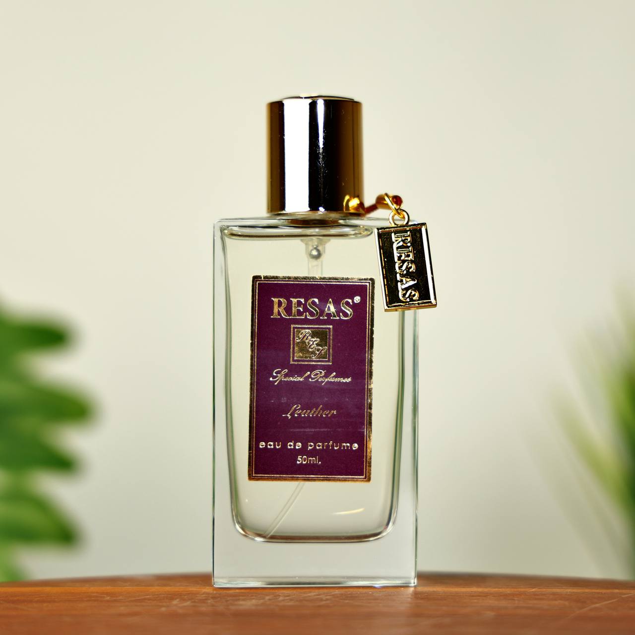 عطر ليذر 