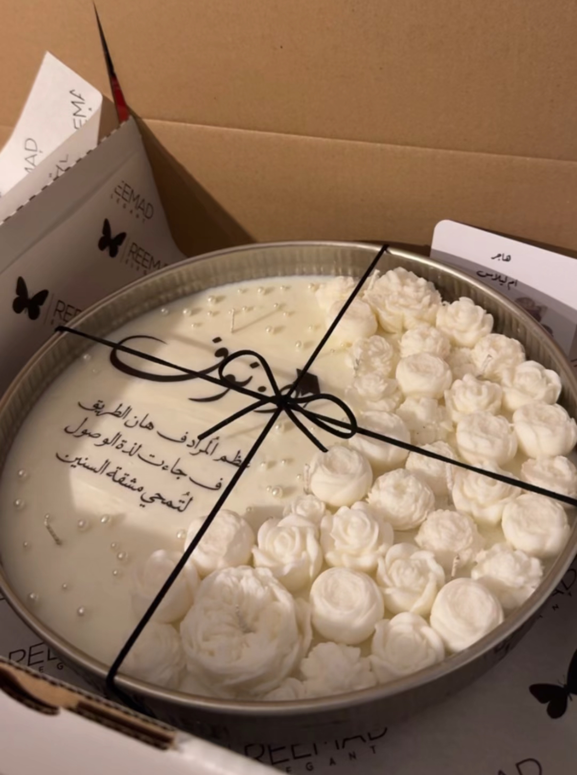 شمعة في قالب نحاس كبير جداً، 