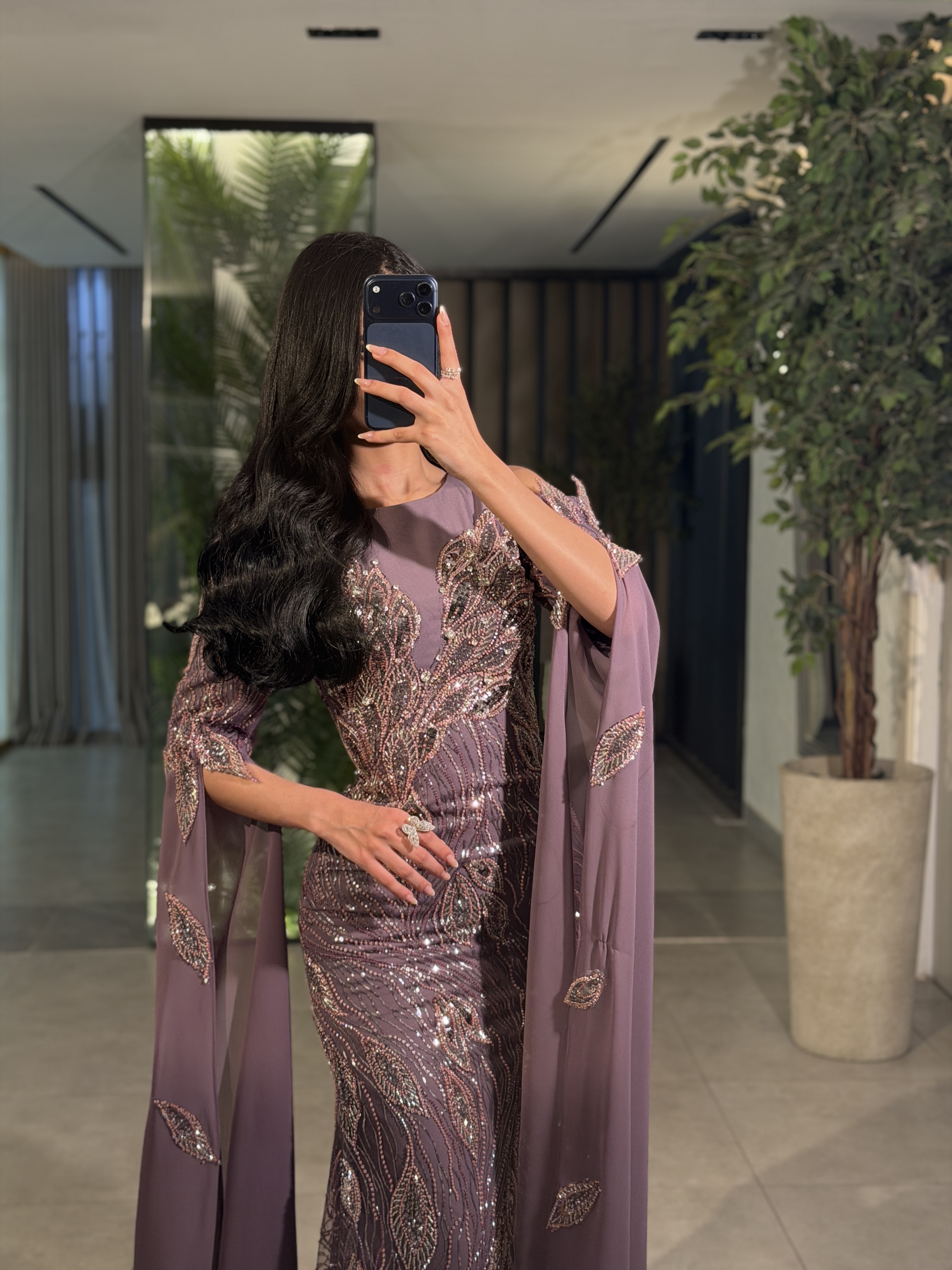فستان سهره موف بشك كامل وتطريز وكم  مفتوح طويل 