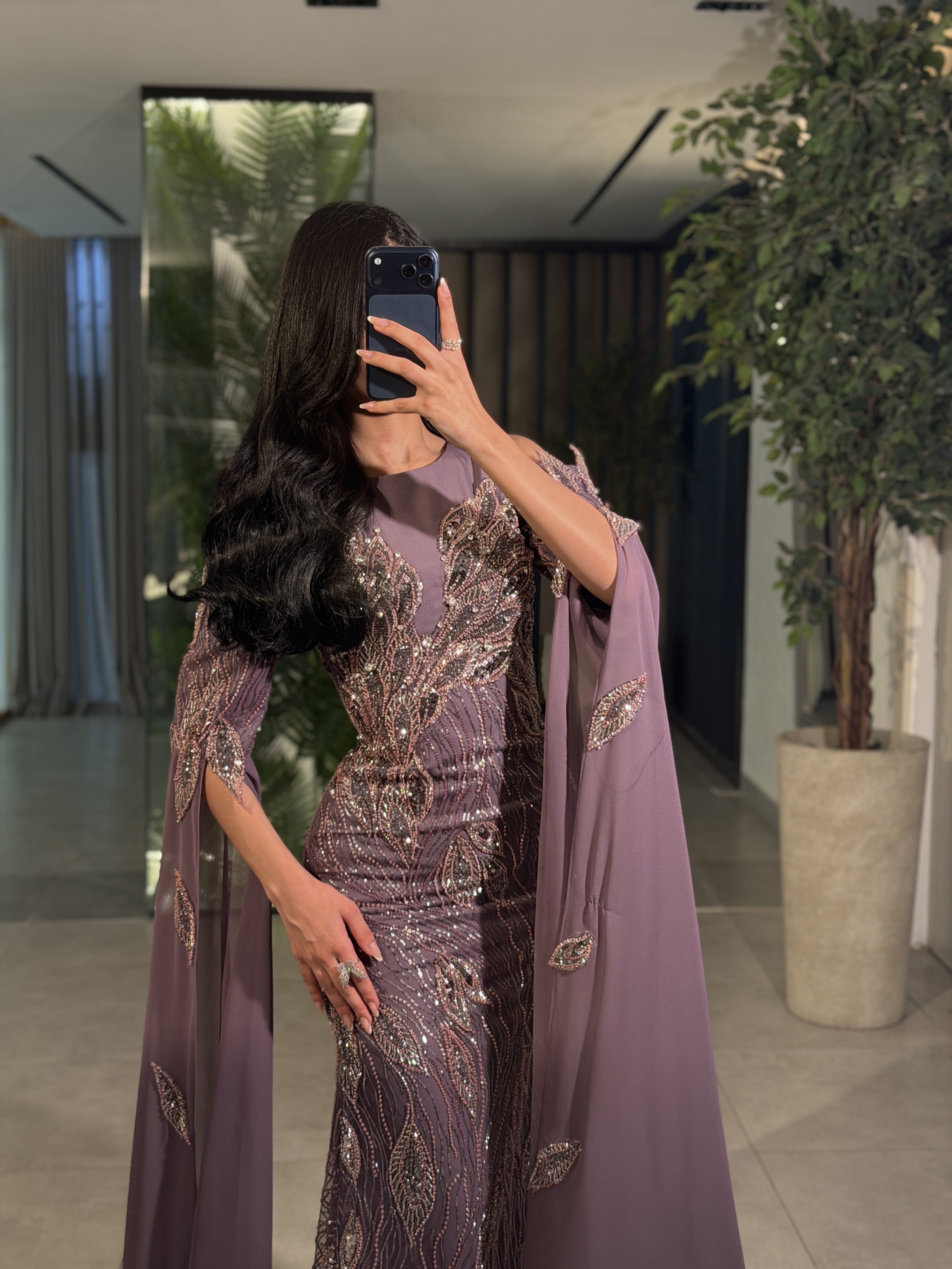 فستان سهره موف بشك كامل وتطريز وكم  مفتوح طويل 