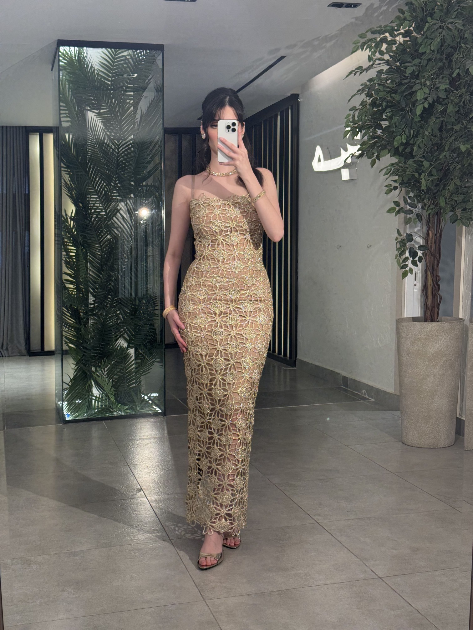 فستان بنتقش هندسي معرق  بلون ذهبي 