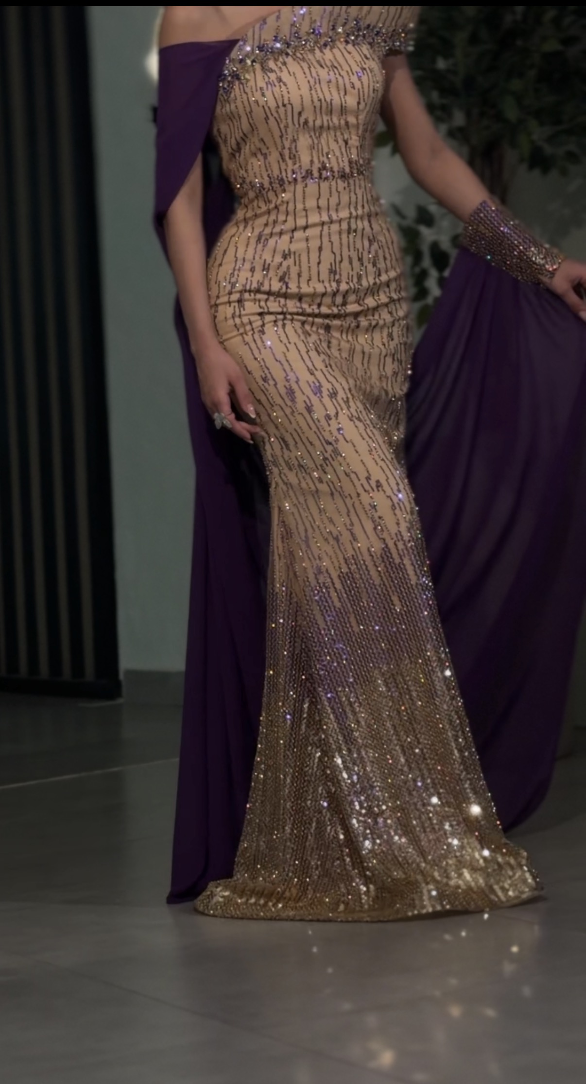 فستان سهره بيج على ليلكي بترتر وكرستال وشال ليلكي 