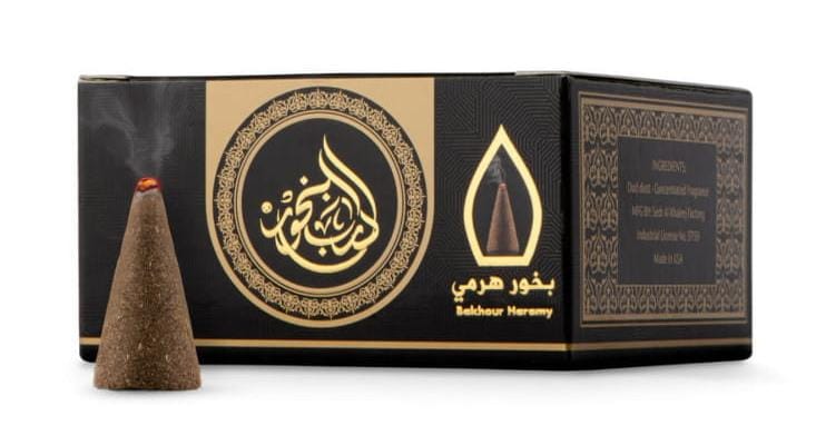بخور هرمي نوع المنتج علبة سوداء وذهبية مزخرفة مع قطعة بخور هرمية مشتعلة