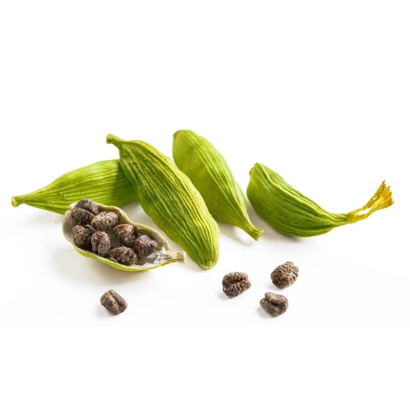 هيل زيت عطري طبيعي غير محدد العلامة التجارية يظهر في الصورة قرون الهيل الخضراء مع بذور الهيل البنية
