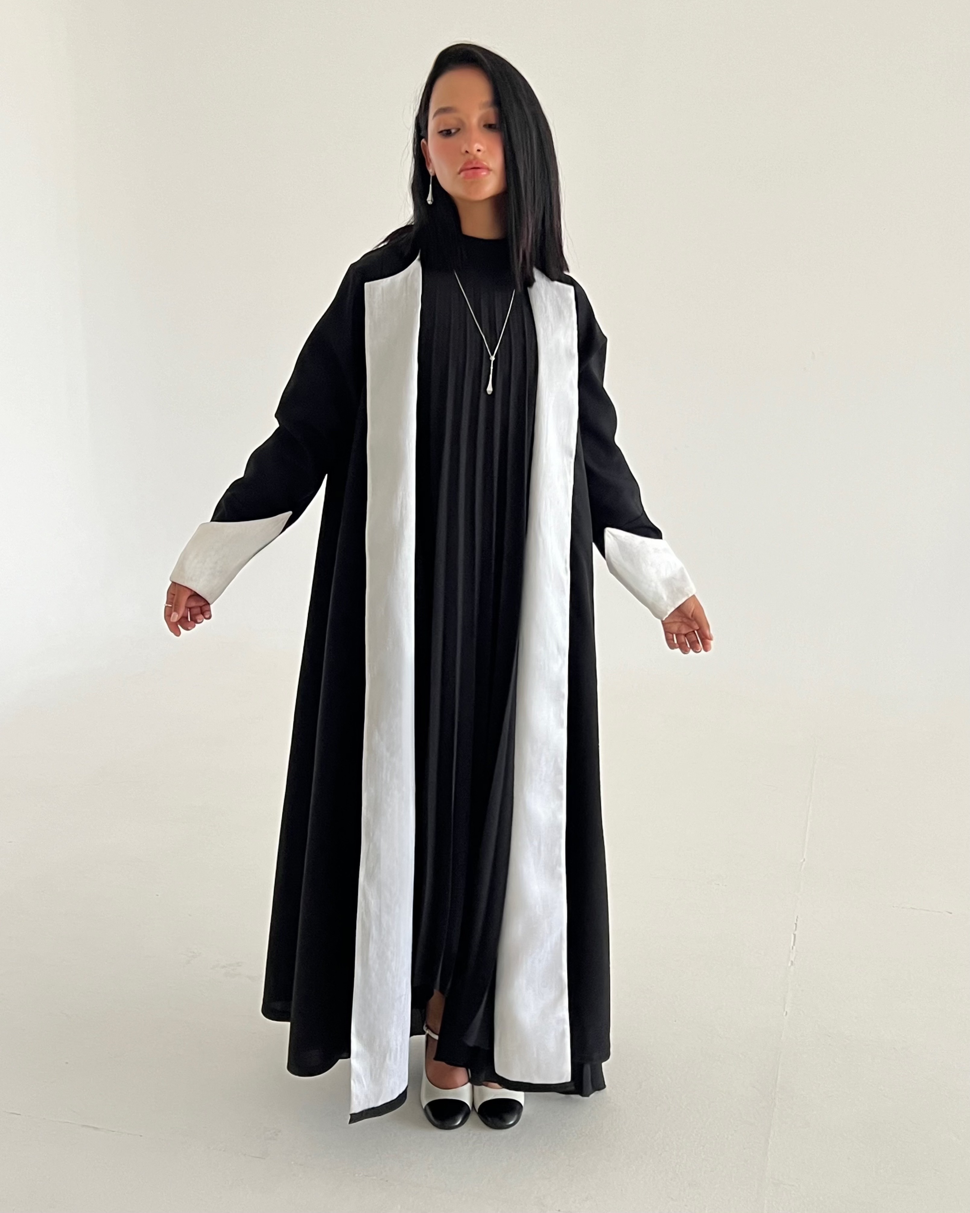 عباية ابيض و اسود