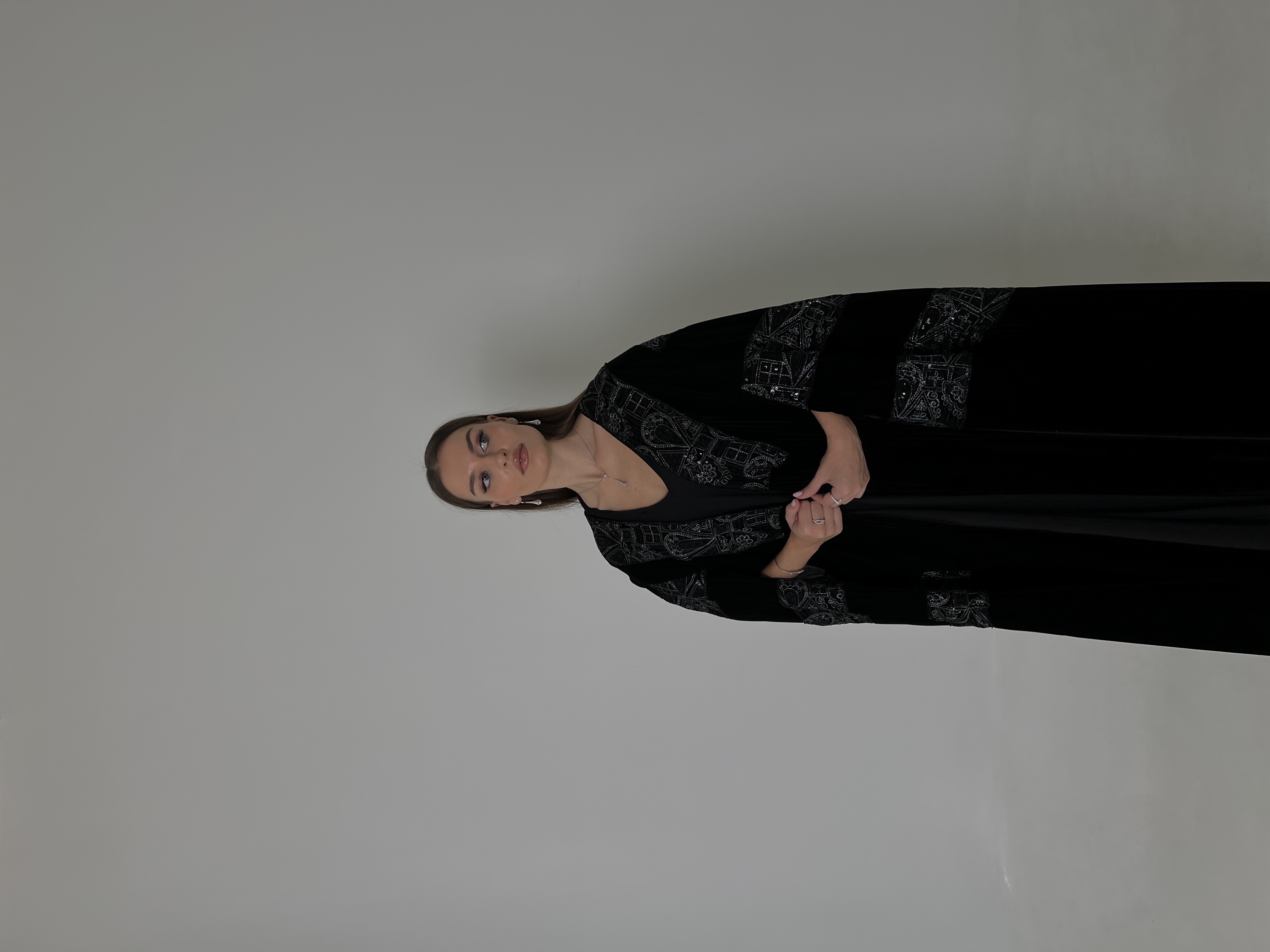 عبايات شتوية مخمل