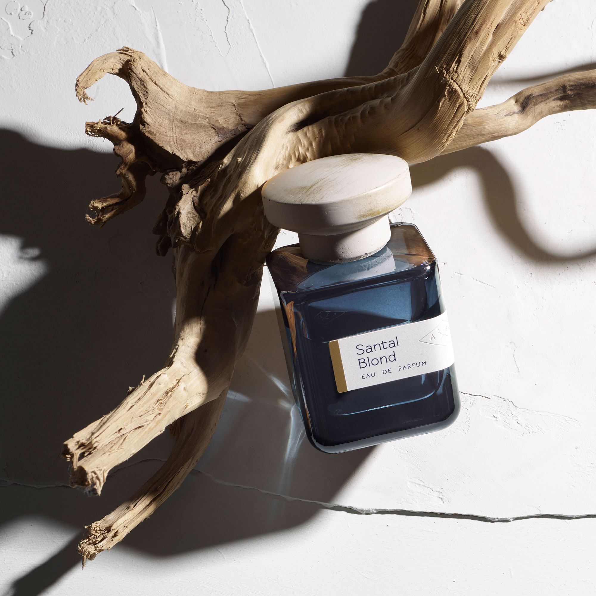 عطر سانتال بلوند من أتيليه ماتيري