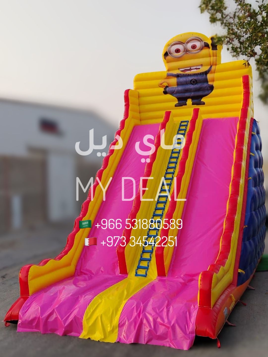 زحليقة هوائية شخصية مينيونز مسارين وسلم وسط واعمدة مشجرة  11*6*10.50متر 