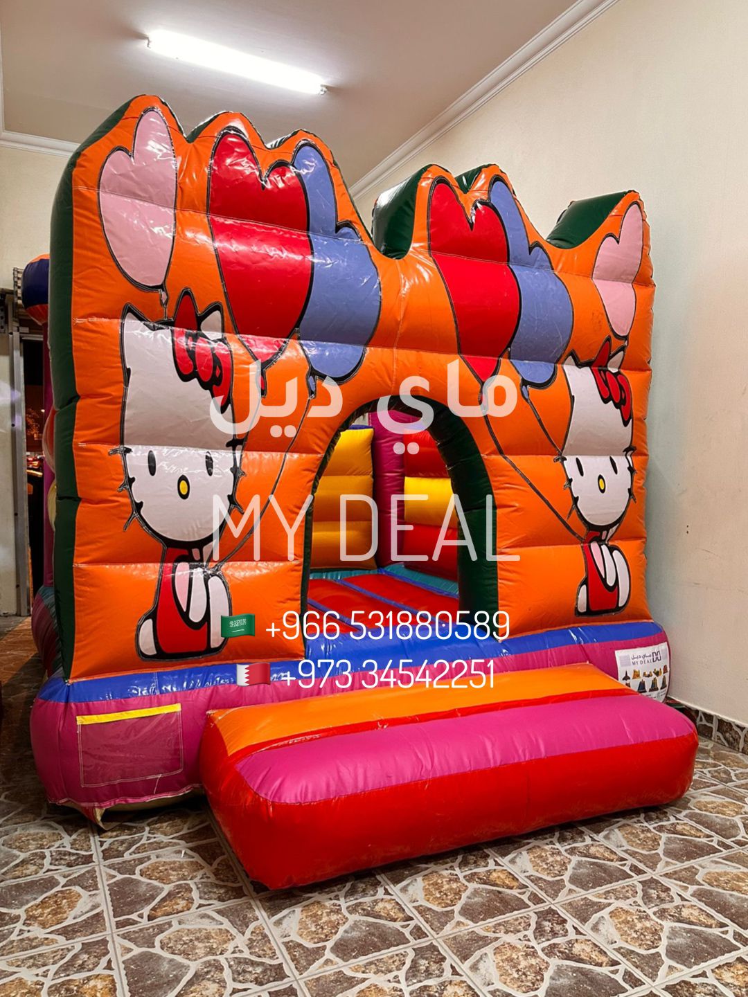 نطيطة هوائية بشخصية كيتي بواجهة كبيرة مع درج وبوابة 3.70×3 متر