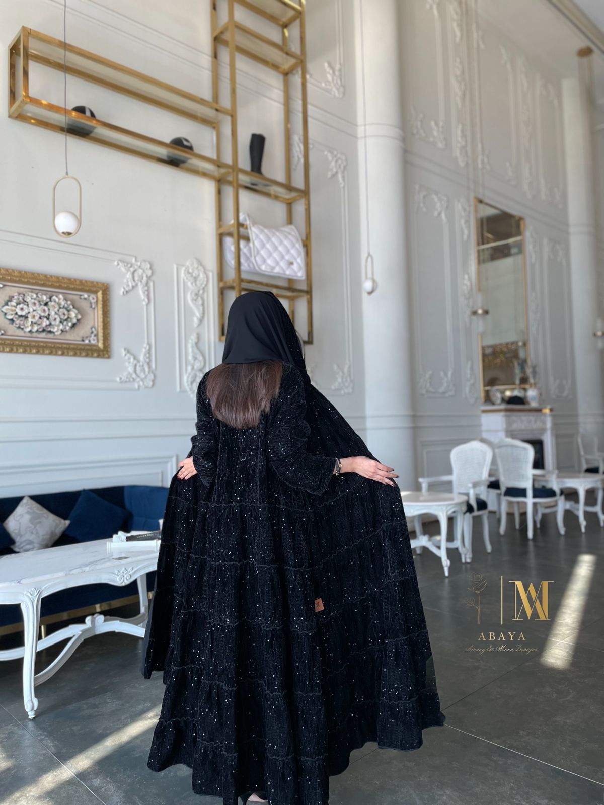 عباية مخمل مطرزة