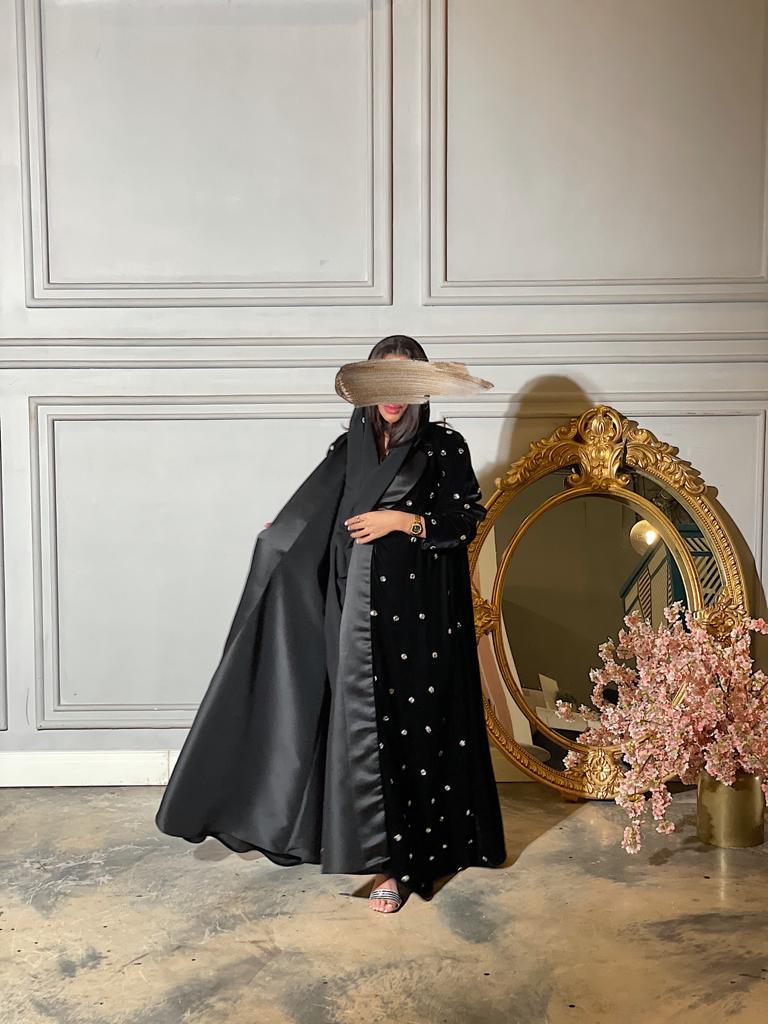 عباية مخمل