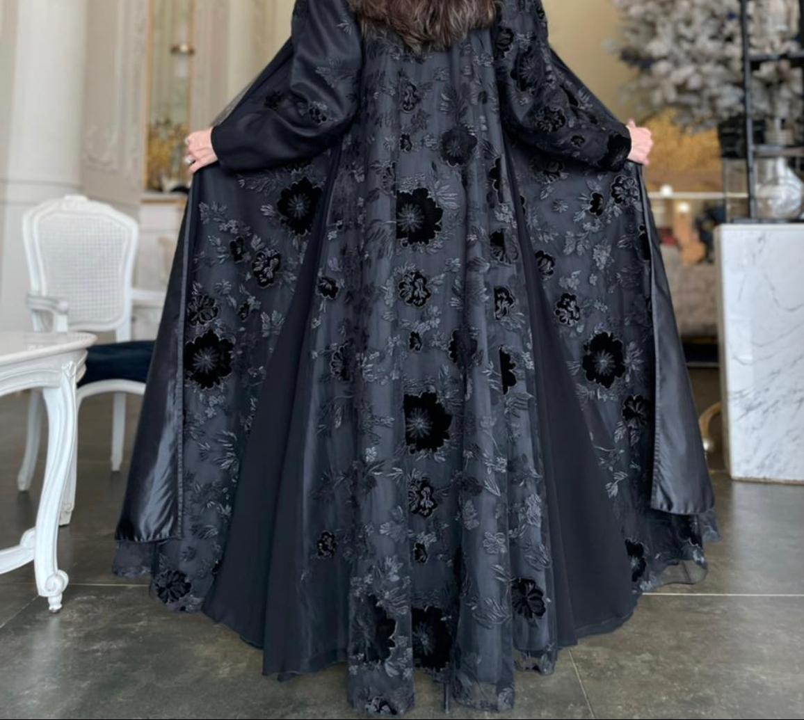 عباية مطرزة