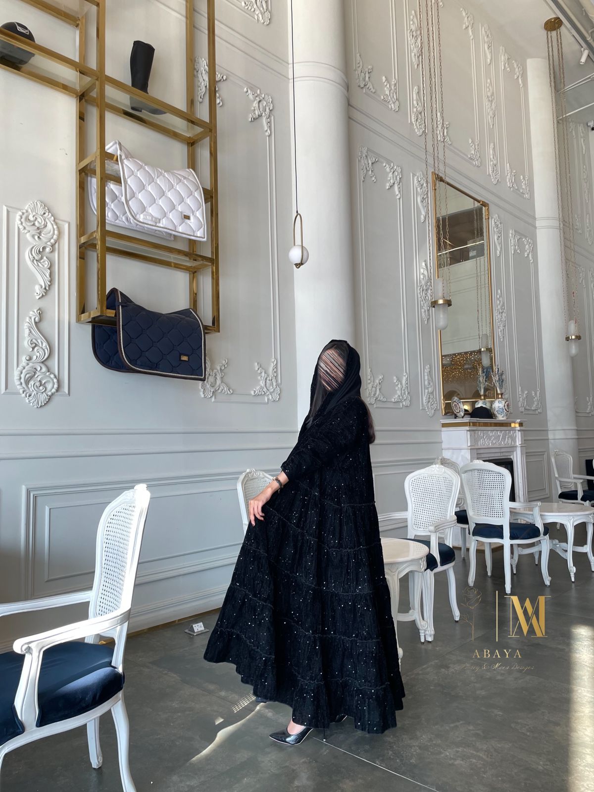 عباية مخمل مطرزة