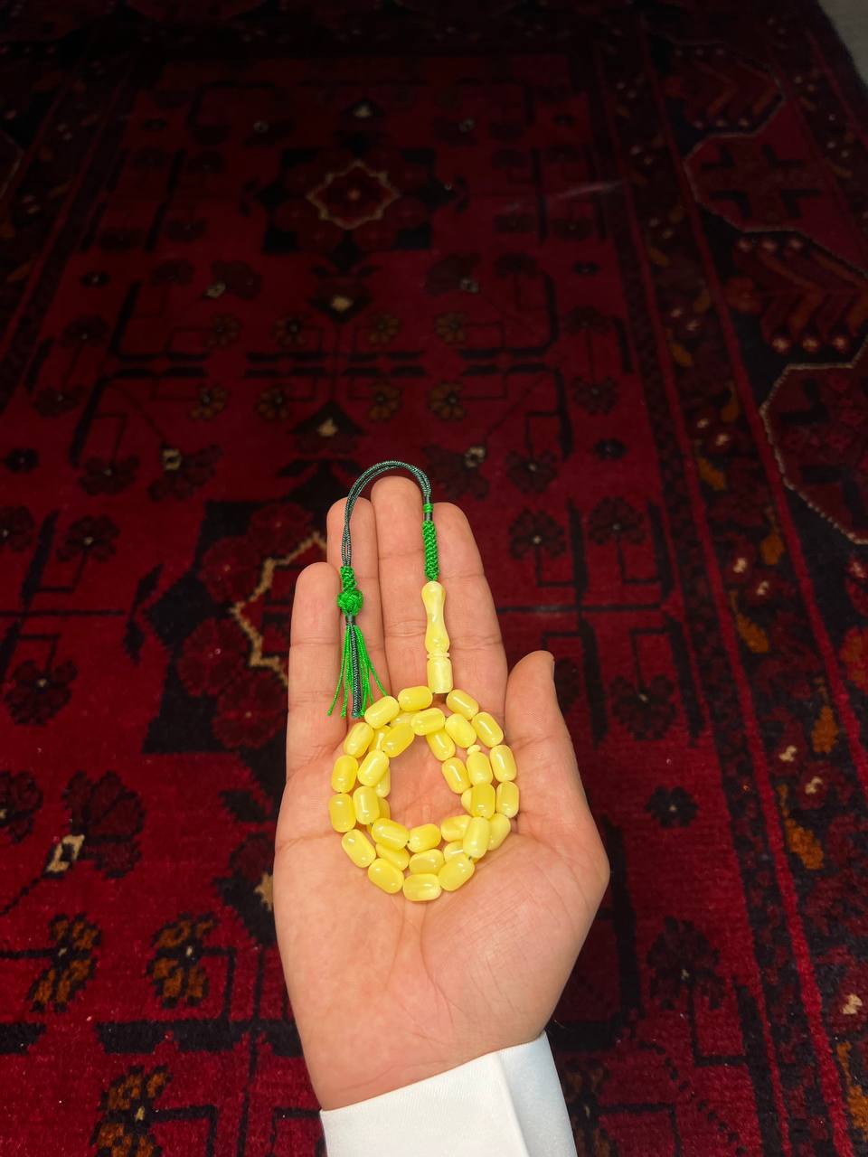 مسباح كهرمان طبيعي ضغط بعدد 35 خرزة، وزن كل خرزة حوالي 17 م، ومقاس 10 × 7 ملم