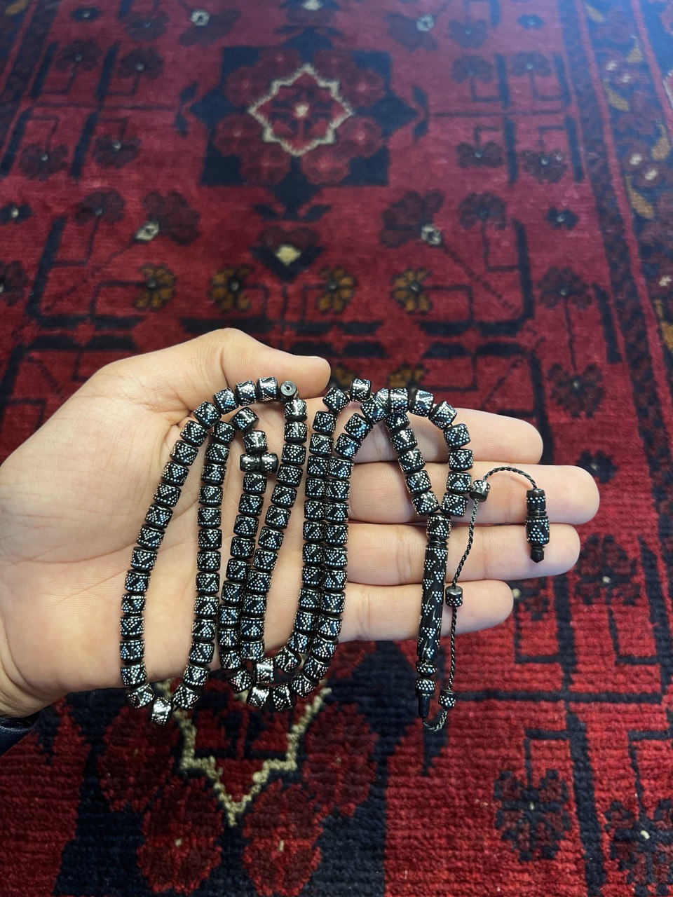 مسباح كوك طبيعي مطعم بفضة بعدد 99 خرزة دائرية بمقاس 5.6×7 ملم