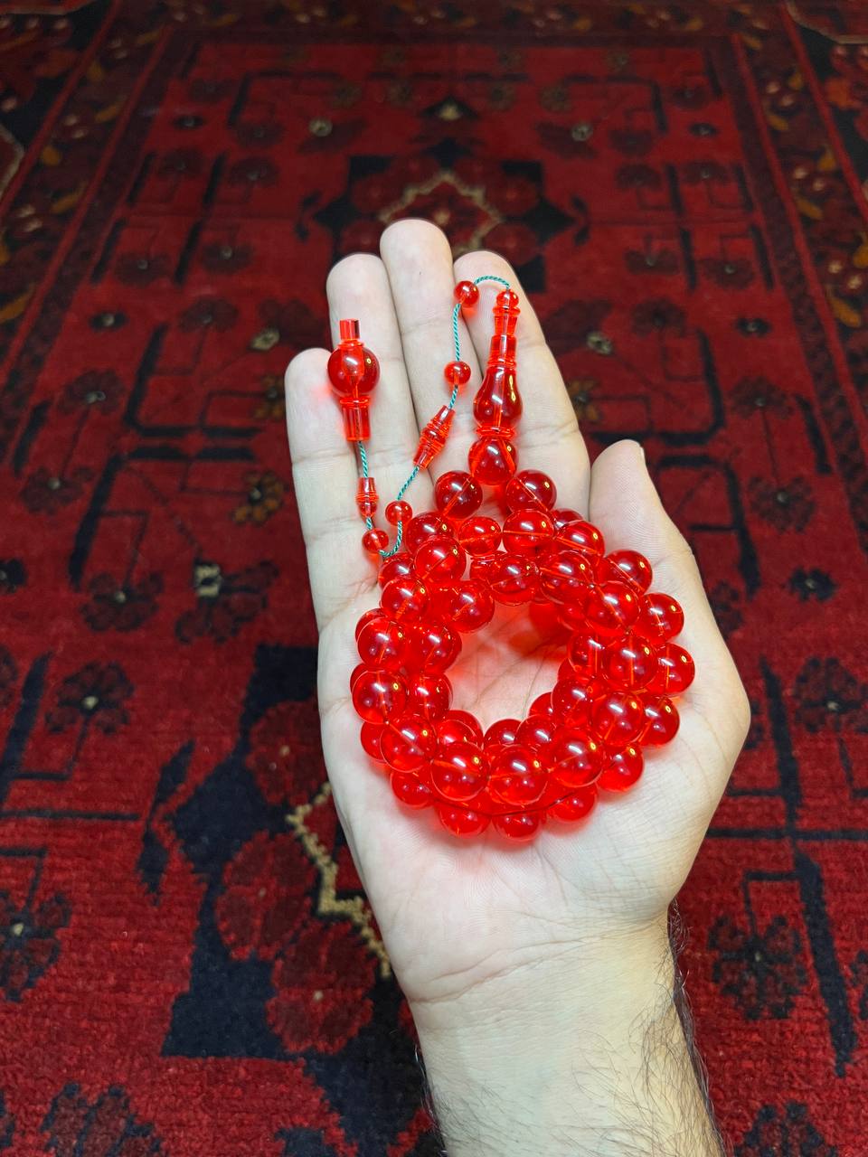 كاست أمريكي تمليكه من الخرز، بطول 12 متر، يحتوي على 51 خرزة، تصميم أنيق بلون واضح كممسباح كاست أمريكي تمليكه بعدد 51 خرزة بمقاس 12 ملم بلون أنيق كما هو موضحا في الصورة.