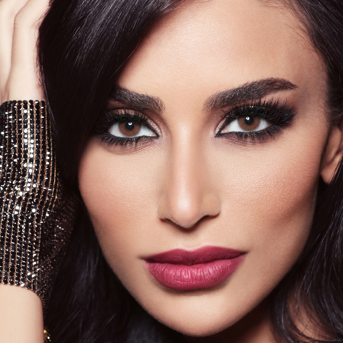 اماندي عدسات الزينة