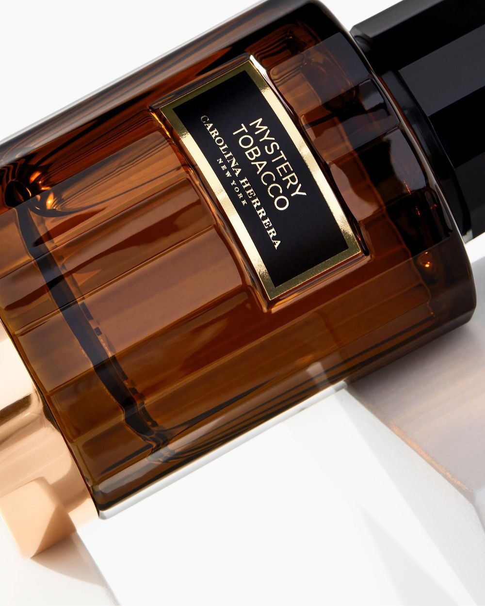 عطر كارولينا هيريرا  كونفيدينشال ميستري توباكو او دو بارفان 100 مل 