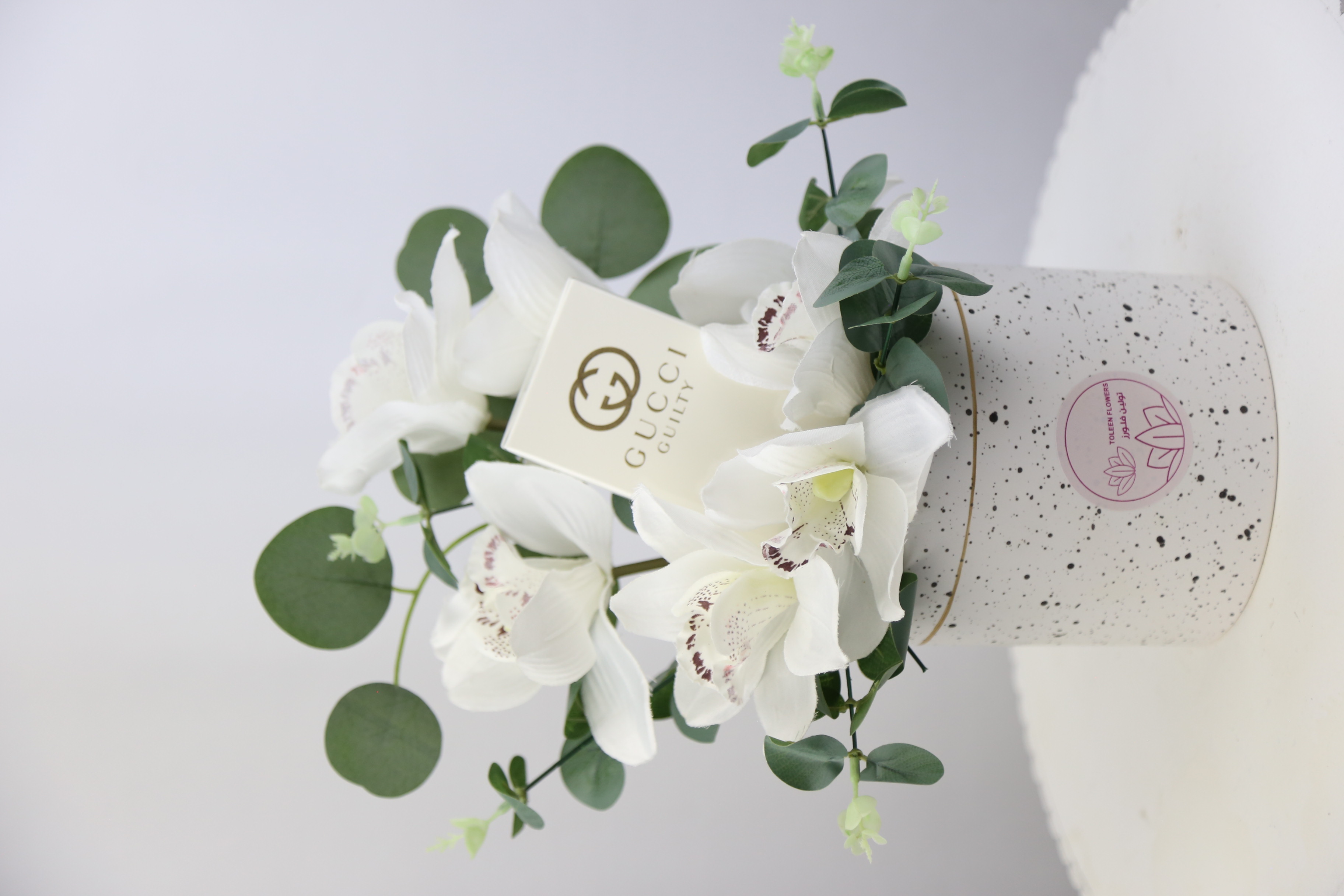  عطر غوتشي غيلتي للنساء وفازة أنيقة 
