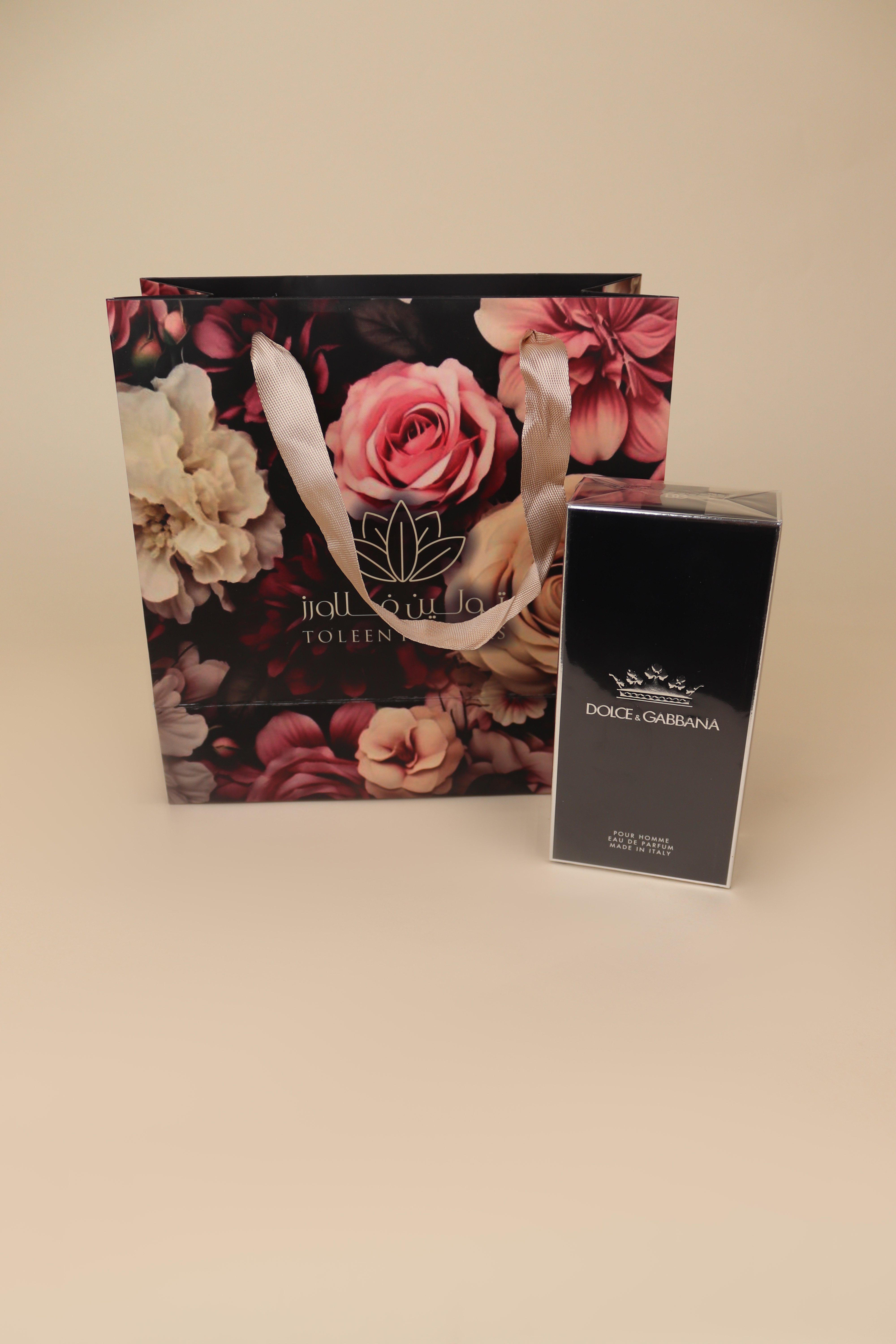  عطر فخم وثابت 
