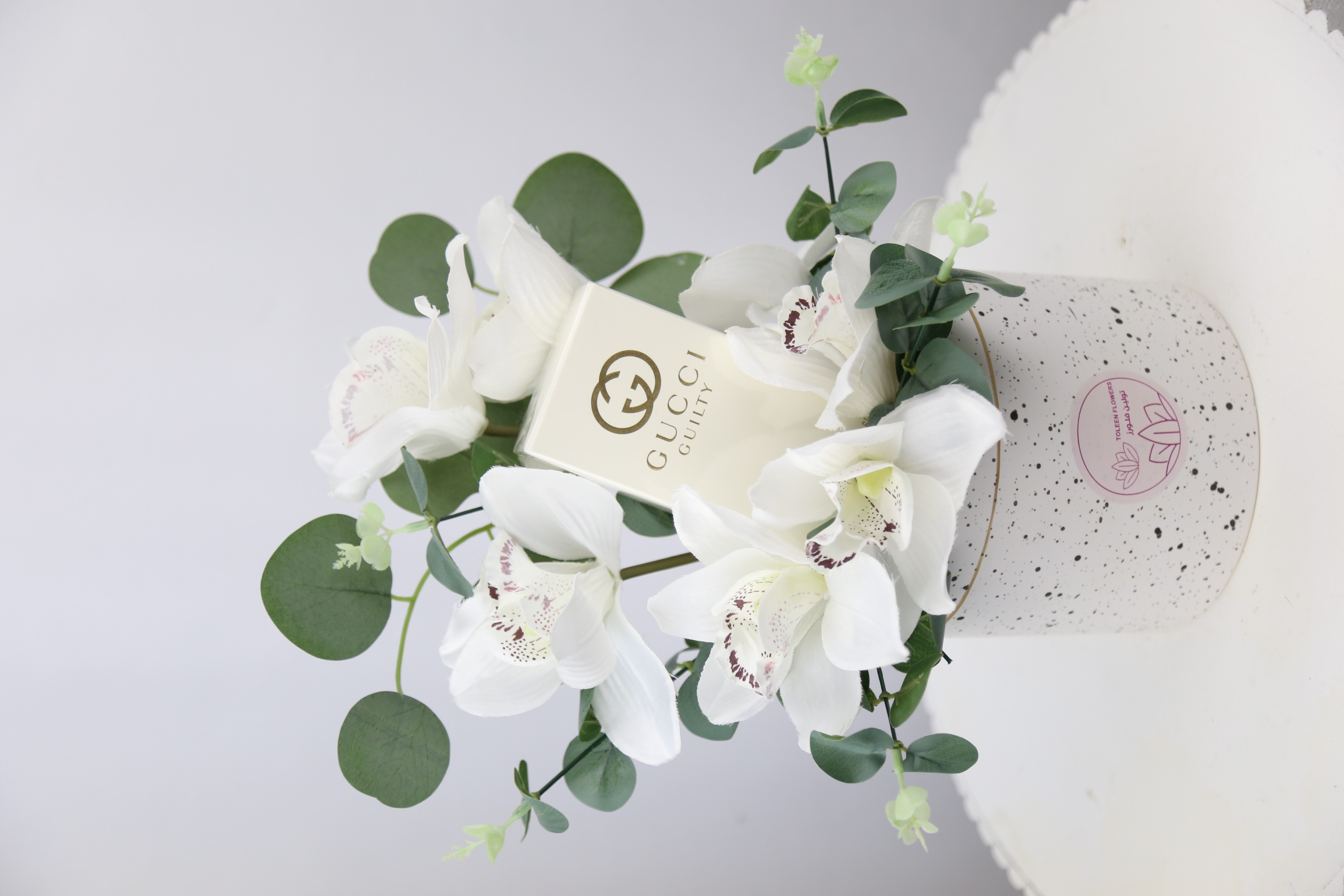  عطر غوتشي غيلتي للنساء وفازة أنيقة 