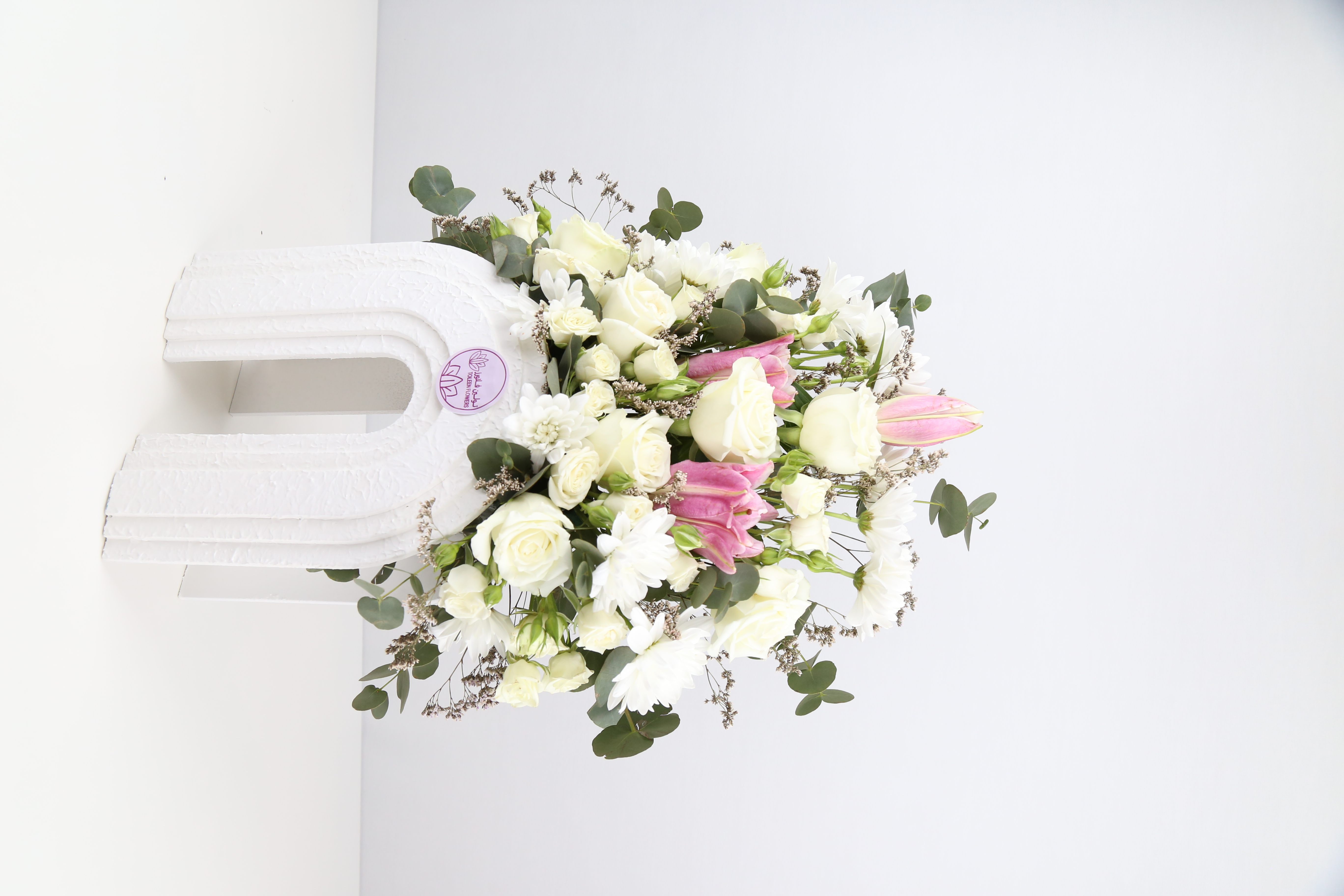  Elegant stand arranged with flowers 