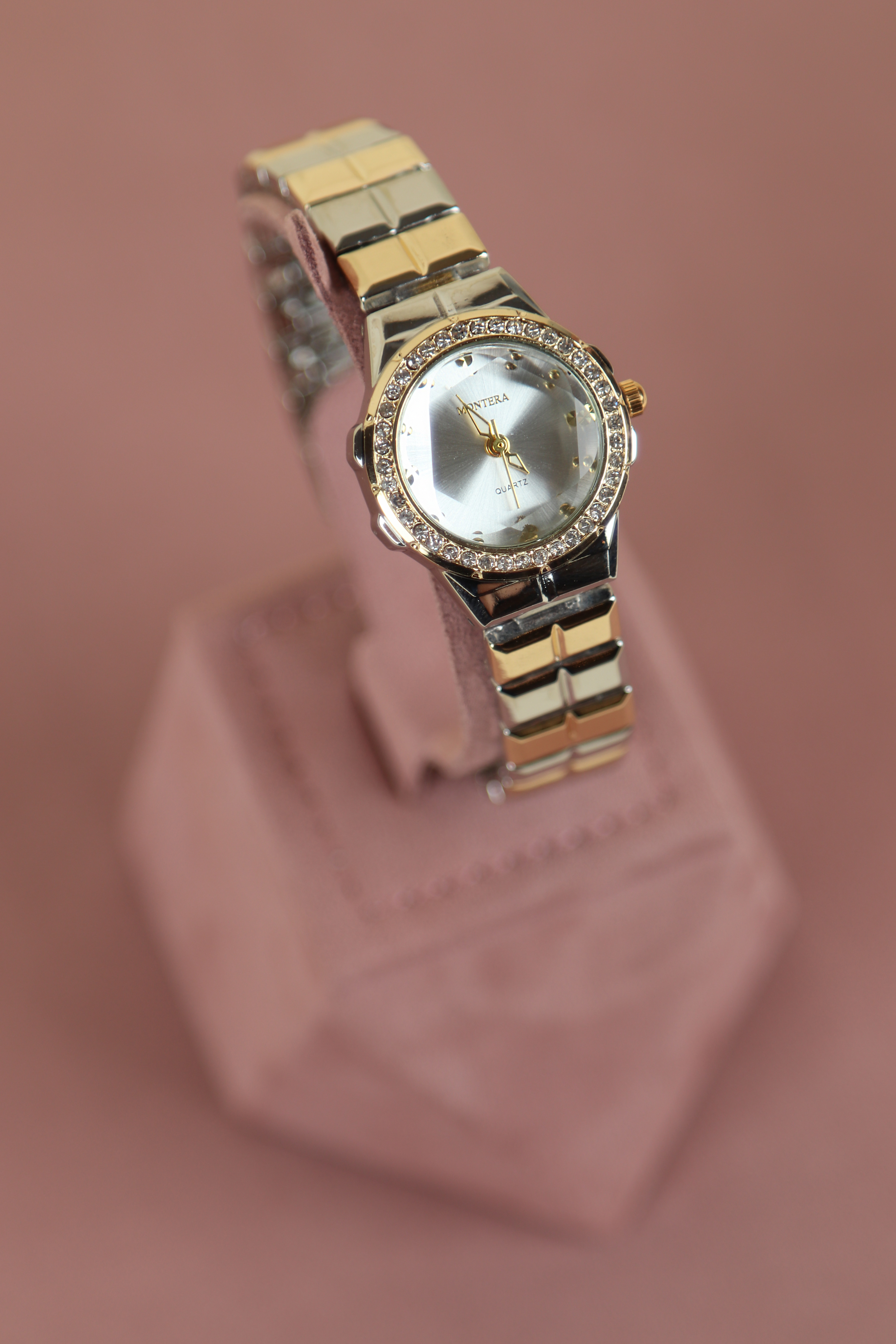  Symphony of Gold 