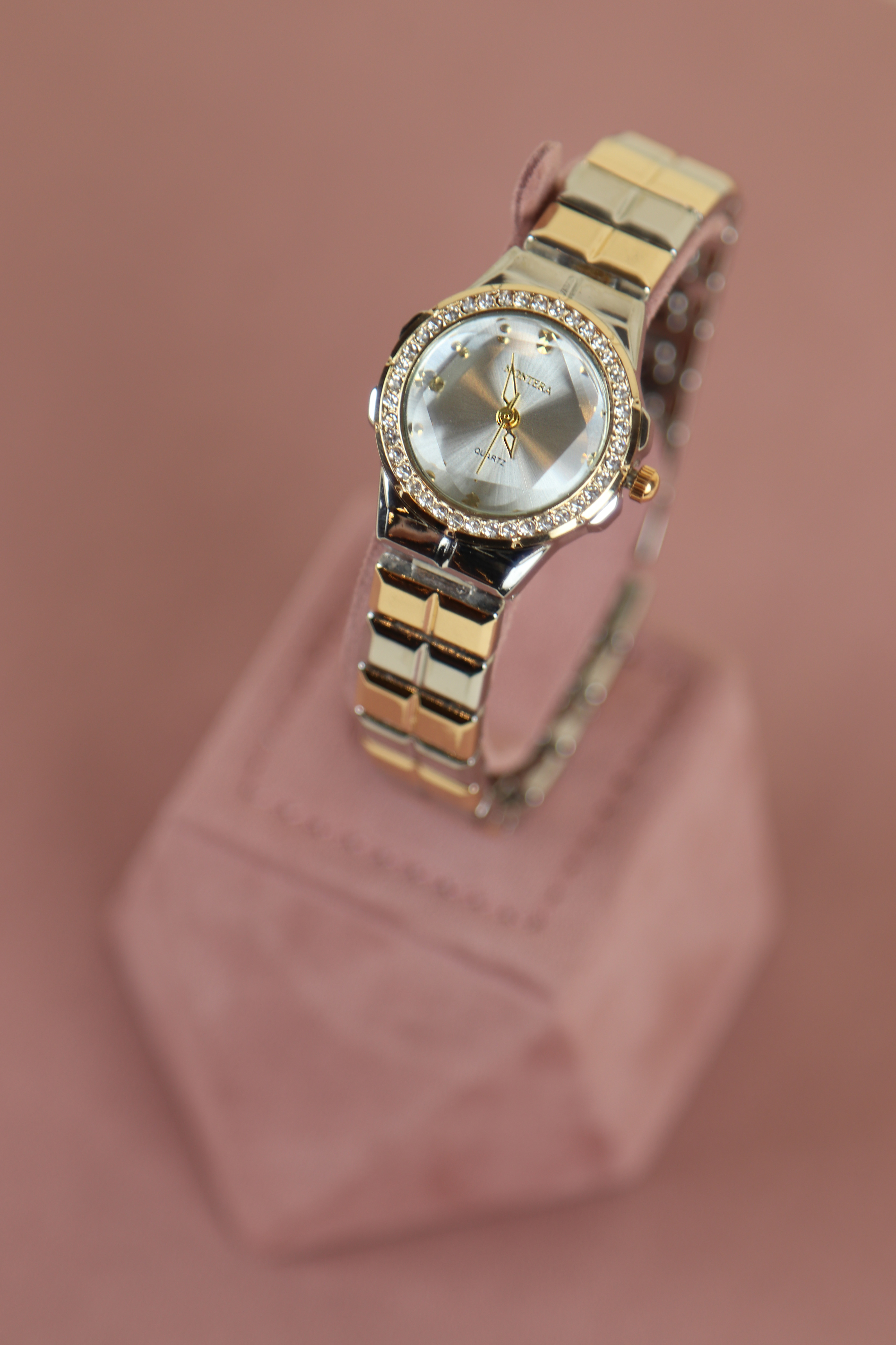  Symphony of Gold 