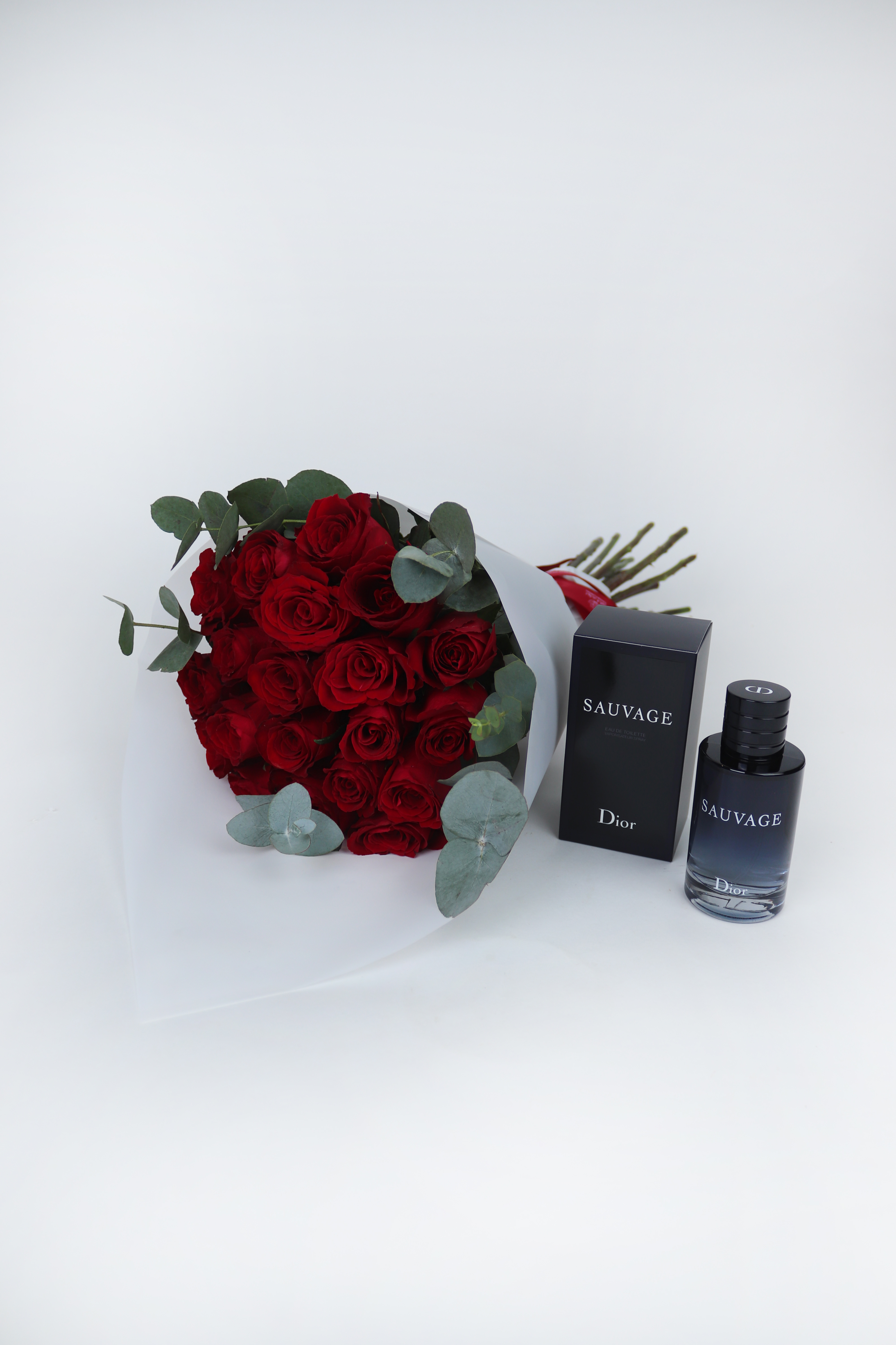  عطر سوفاج من ديور للرجال وباقة رومانسية 