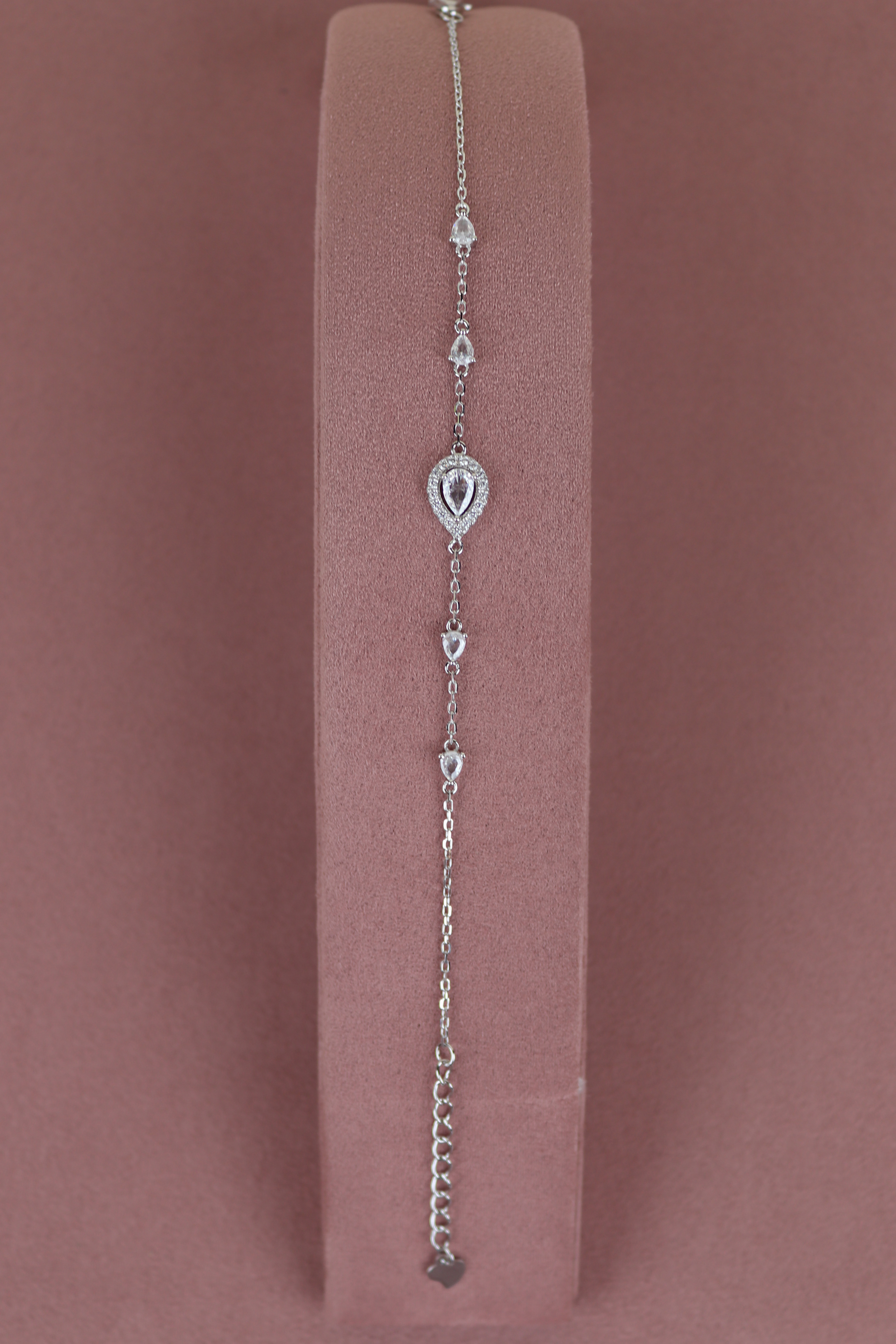  The bracelet of a woman's touch 