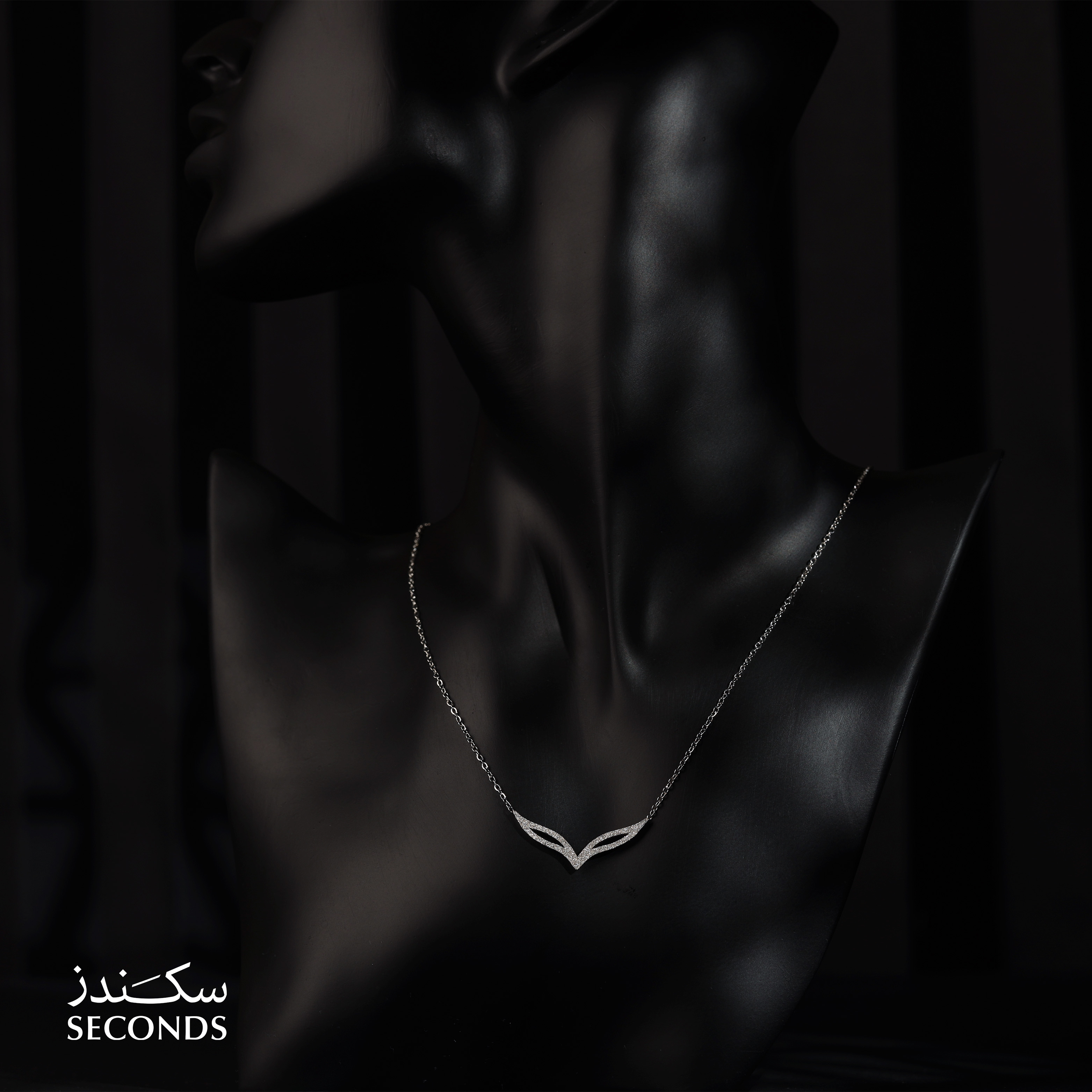 سلسة رؤية بتصميم عيون امرأة
