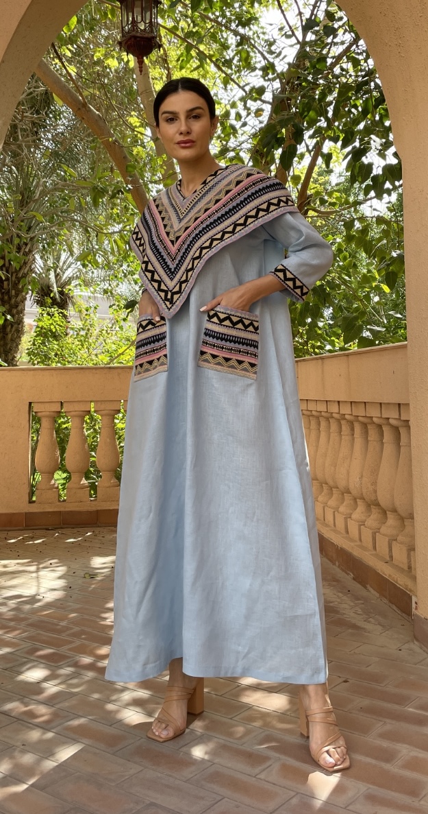 فستان سماوي فاتح