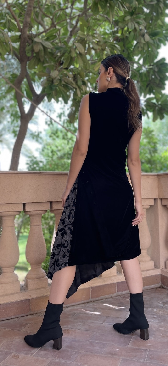 ثوب اسود قصير