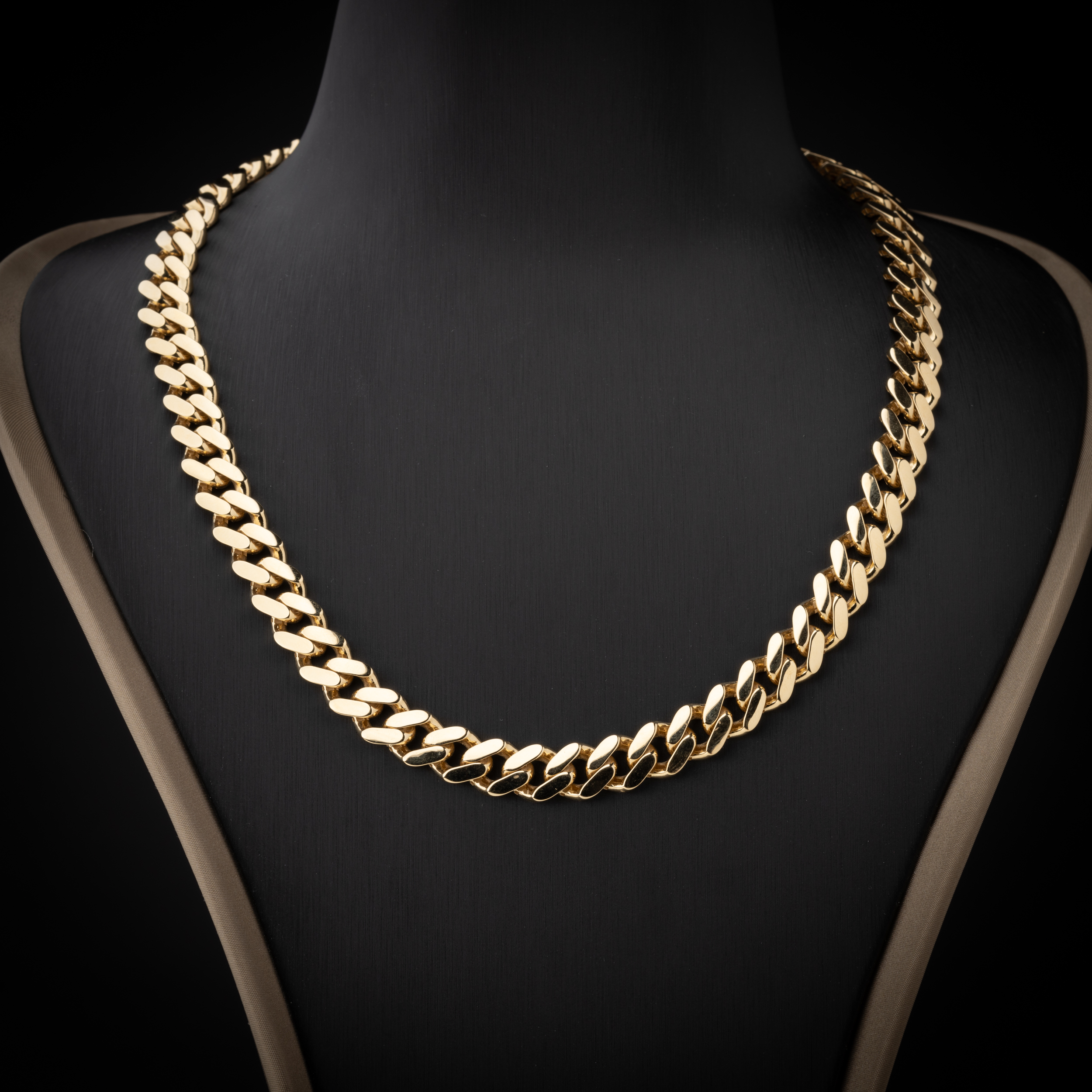  عقد ذهب عيار 18 