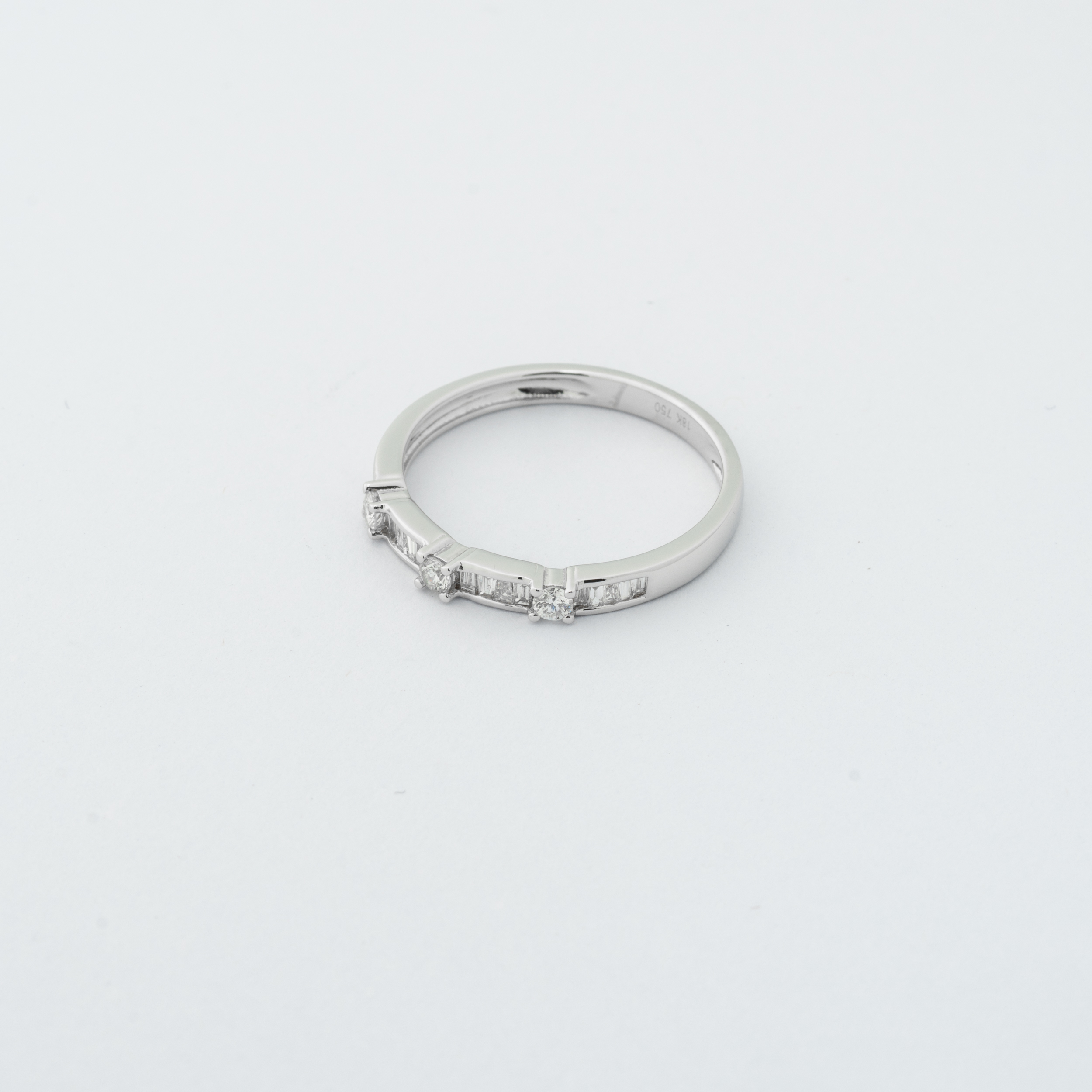  18K Diamond Ring 