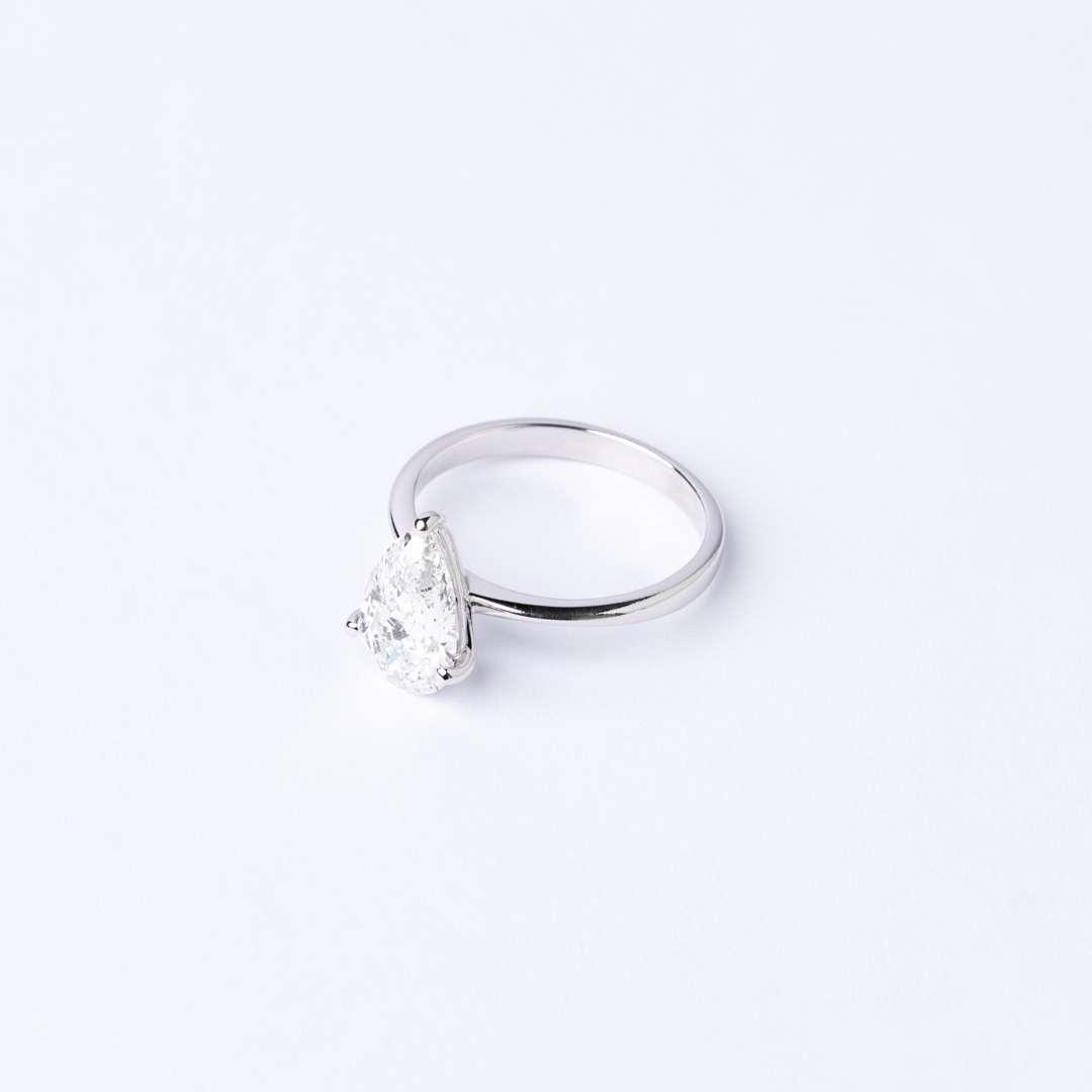  18K Lab Grown Diamond Ring 