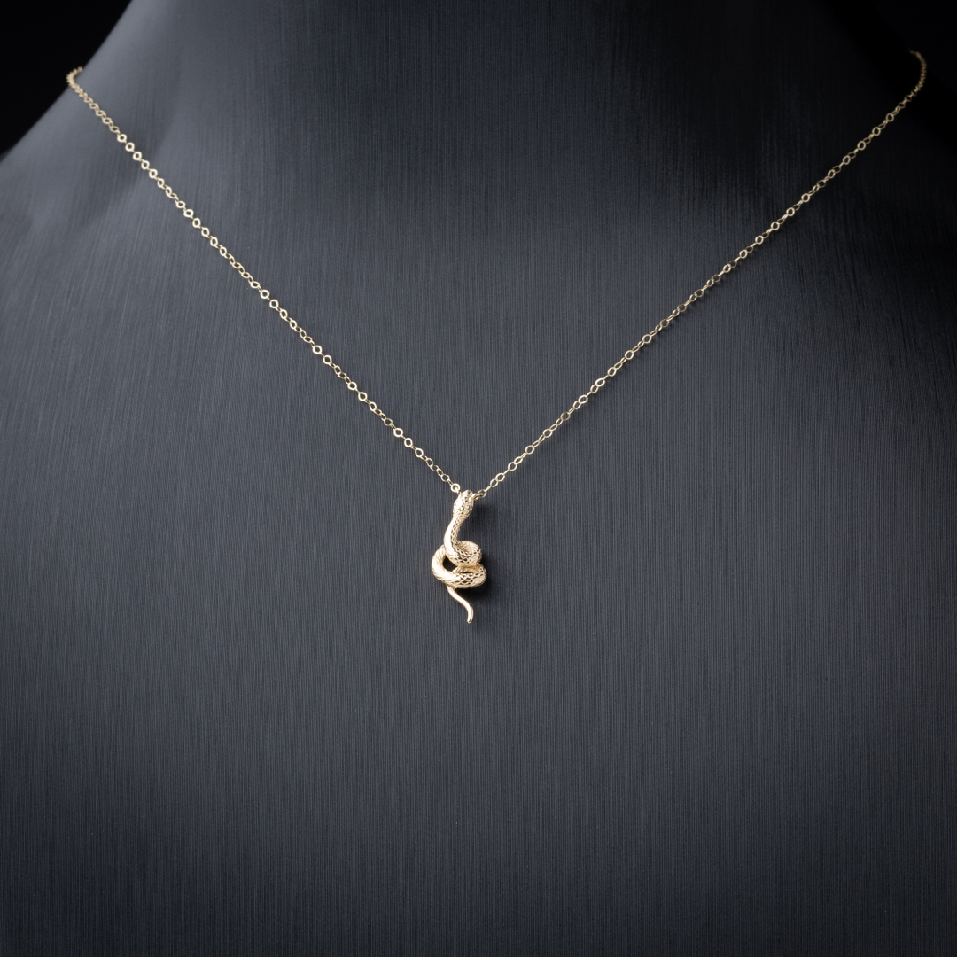  عقد ذهب عيار 18 