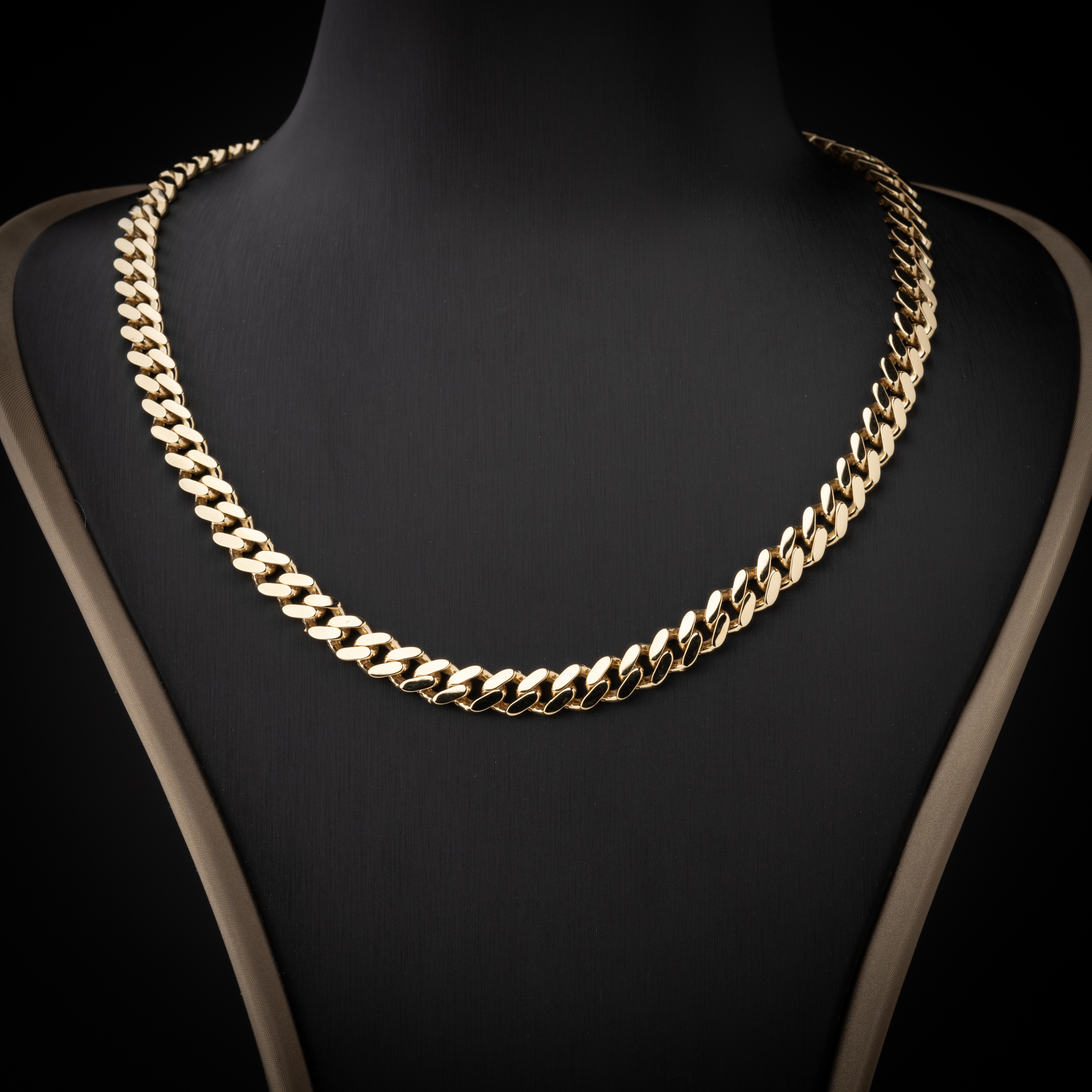  عقد ذهب عيار 18 