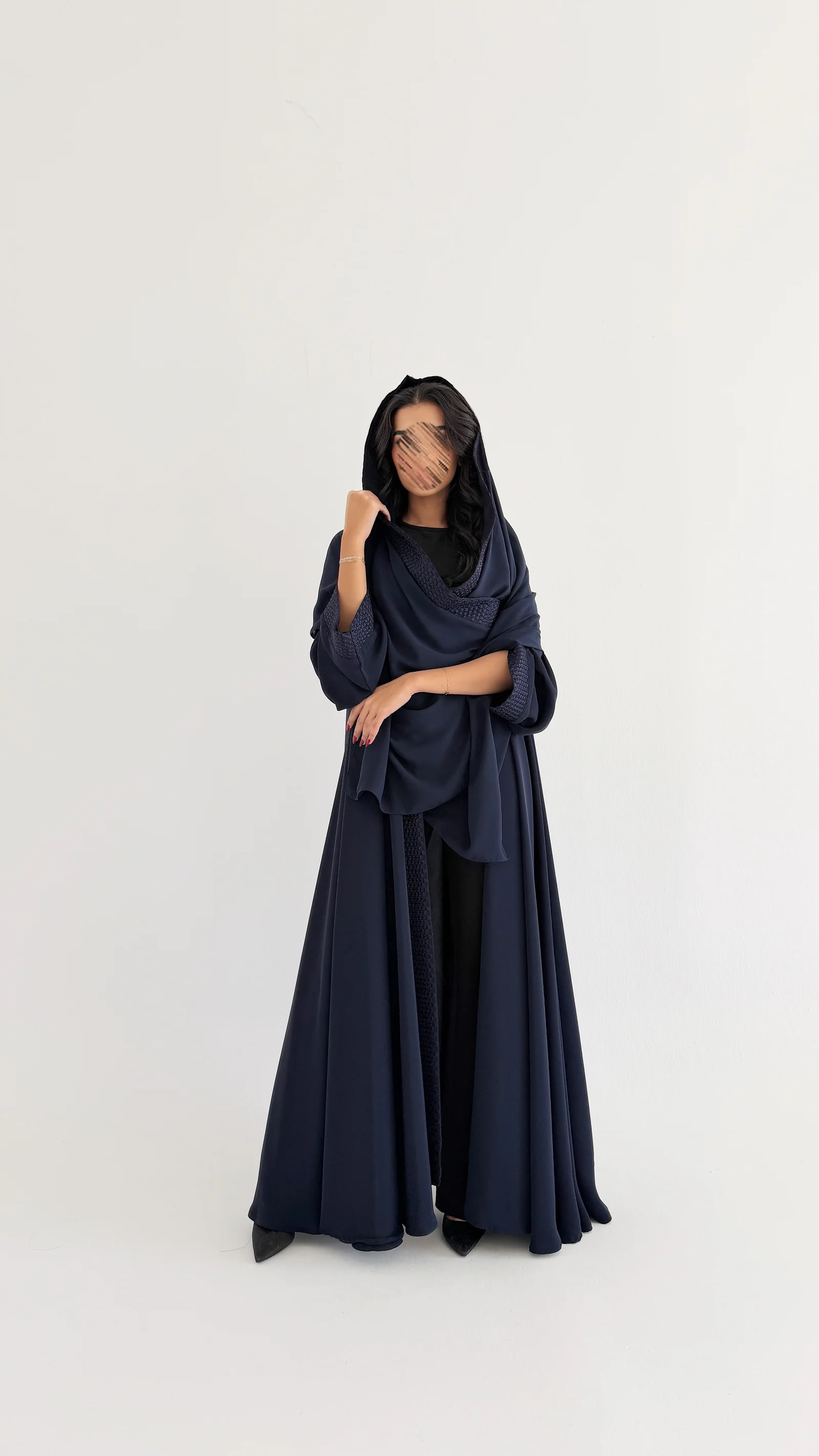 عباية مطرزه