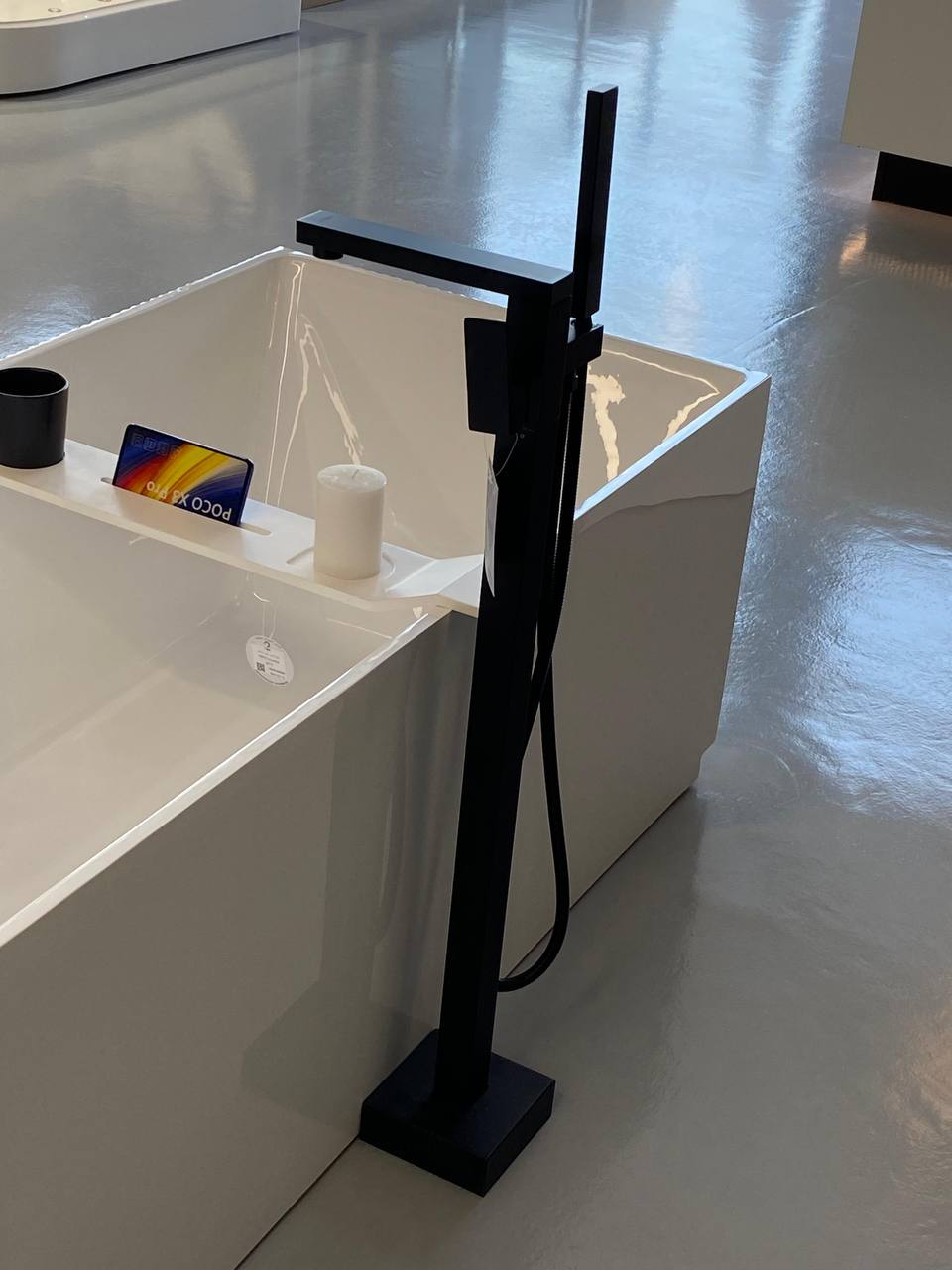   خلاط بانيو ارضي اسود فيركو VERCO 