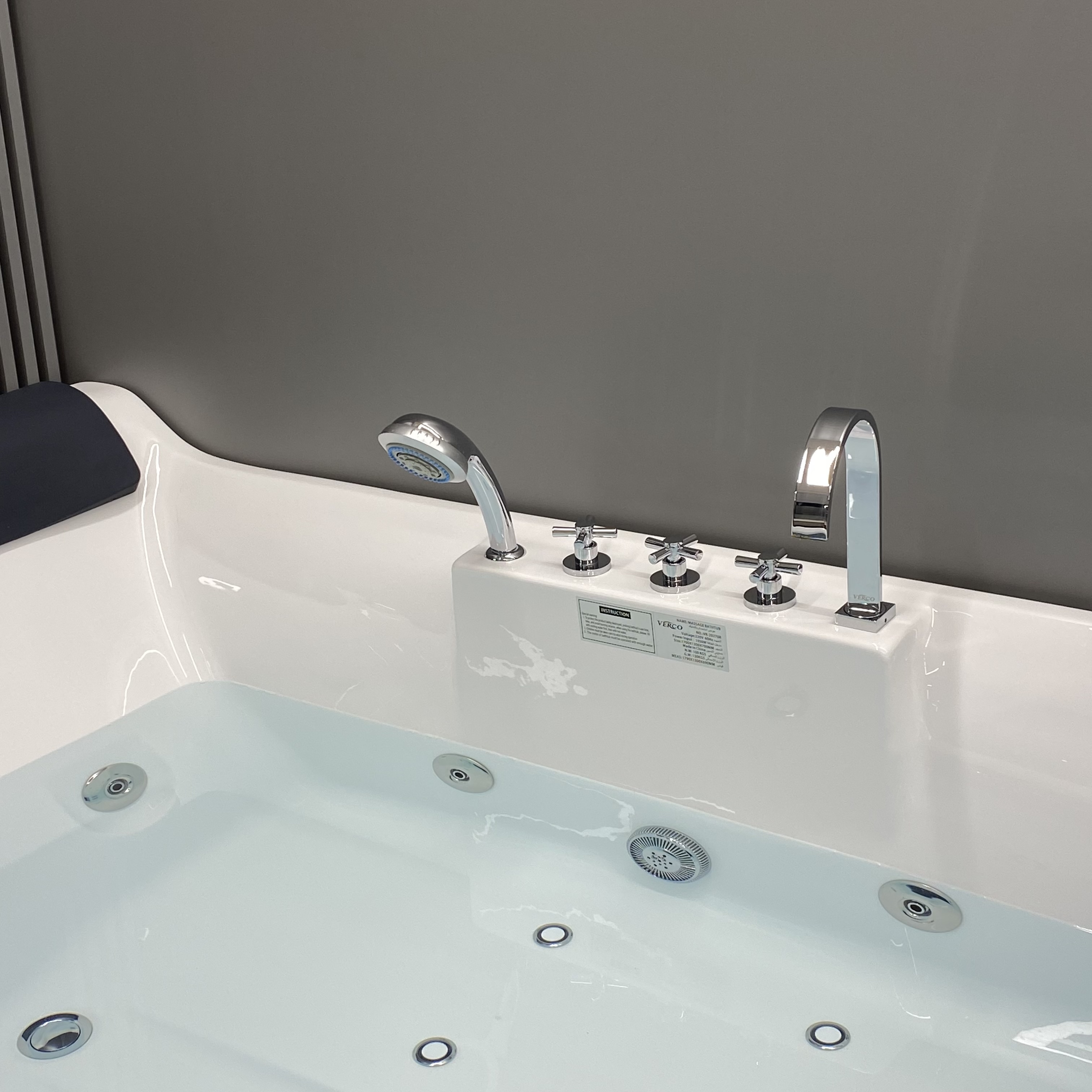  جاكوزي فيركو فاخر نصف زاوية ابيض ( R ) مقاس VERCO 170*120 cm 