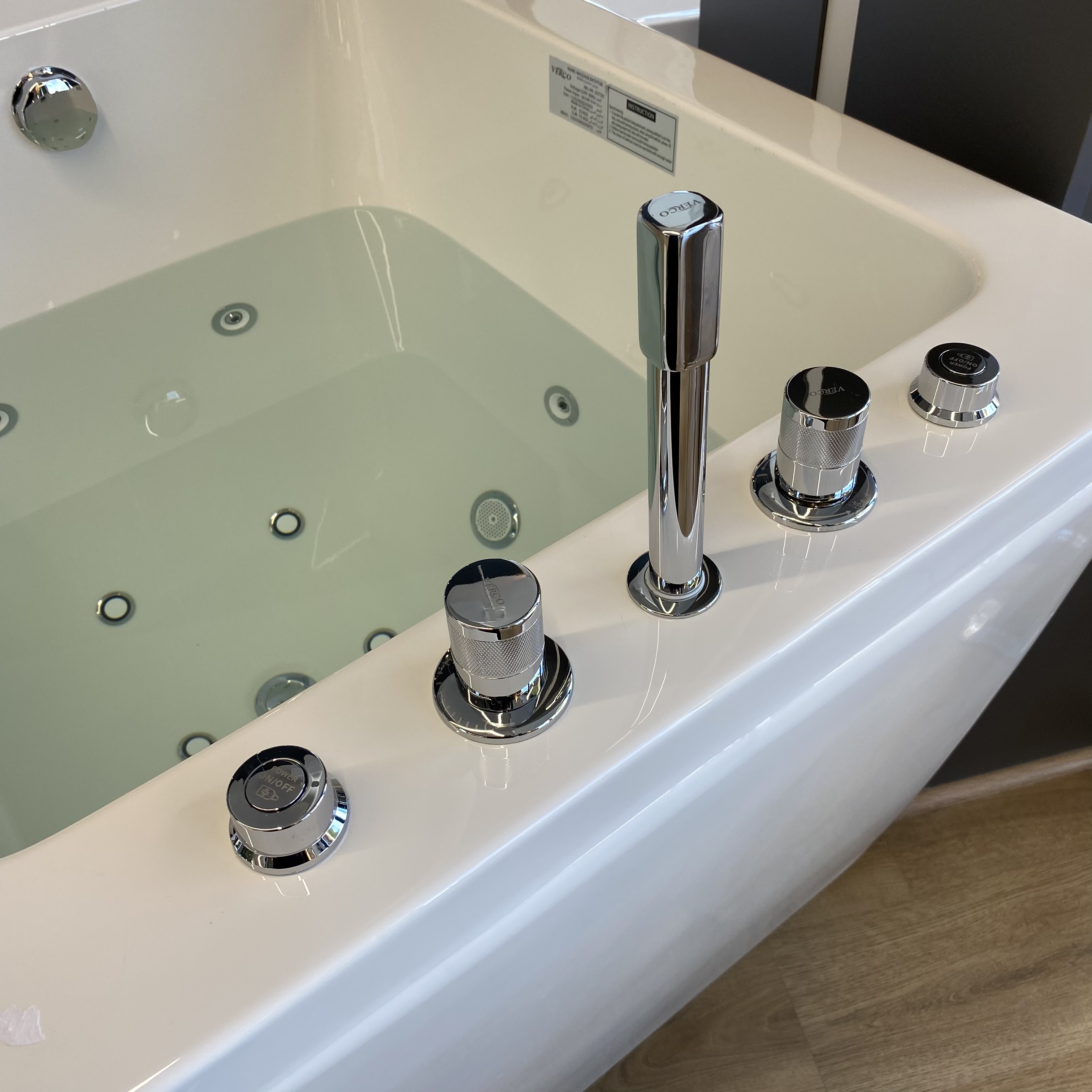  جاكوزي فيركو فاخر ابيض مقاس VERCO 110*85 cm 