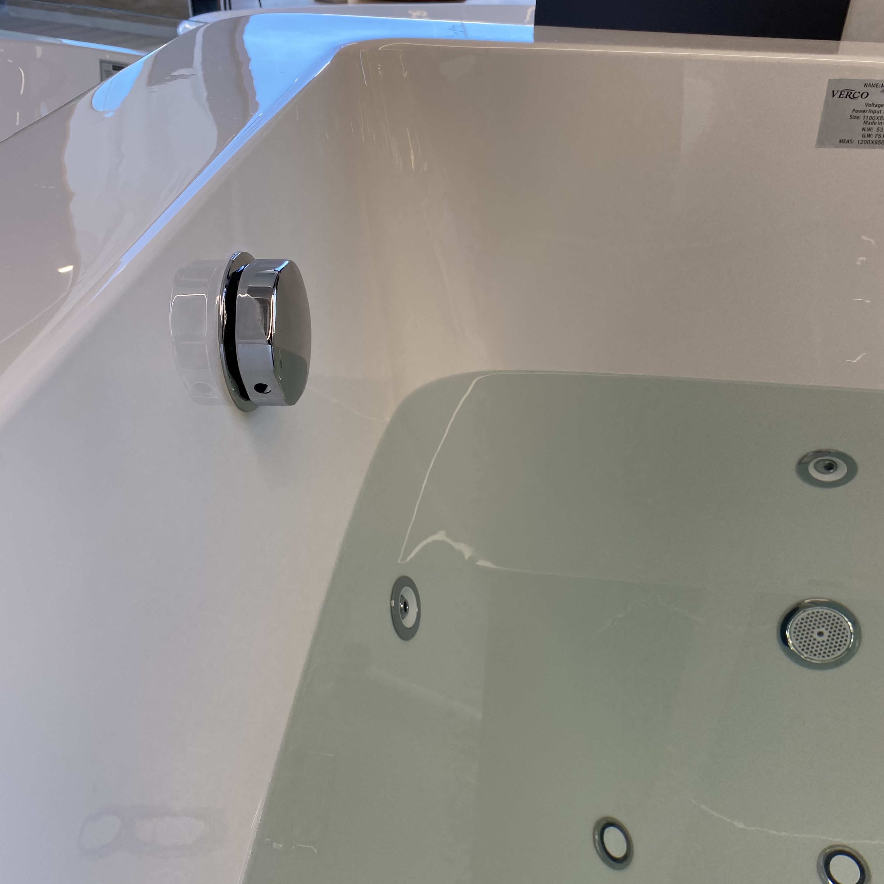  جاكوزي فيركو فاخر ابيض مقاس VERCO 110*85 cm 