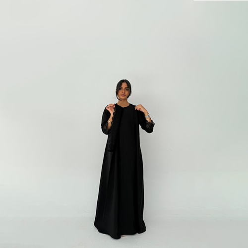 تصميم واسع وانسيابي يمنحك إطلالة راقية ومريحة