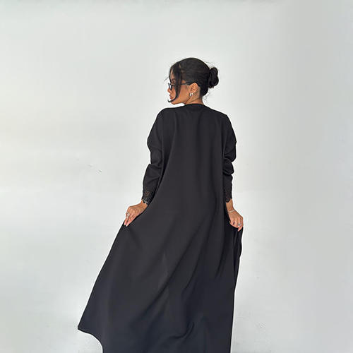 عباية فاخرة بتصميم عصري يعكس الثقة والذوق الراقي